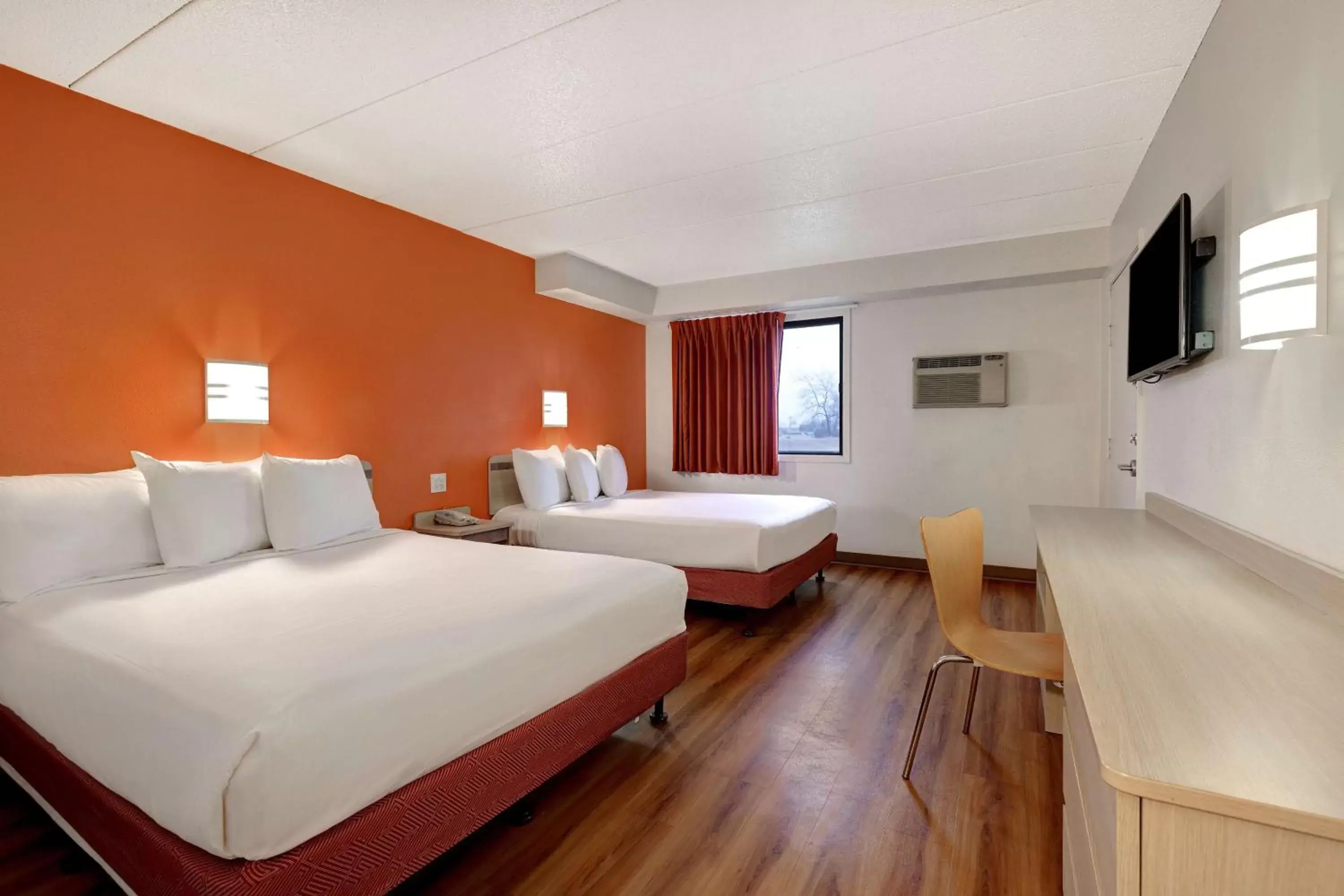 Bedroom in Motel 6-Lakeville, MN - South - Lakeville