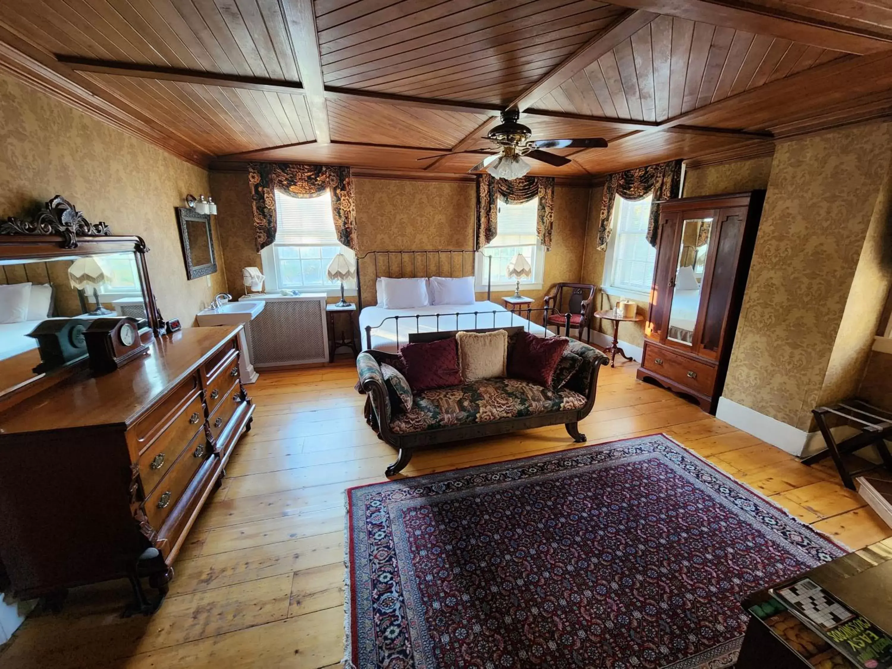 Photo of the whole room, Seating Area in Arlington Inn & Spa