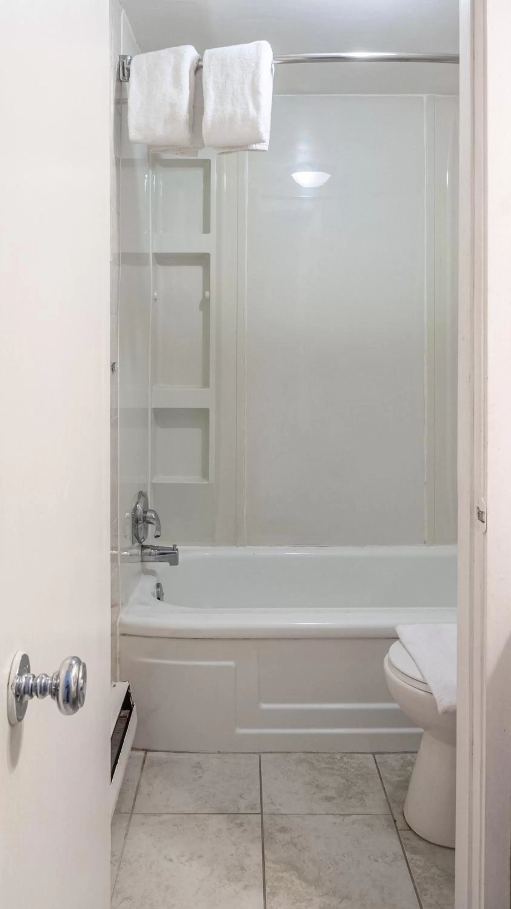 Bathroom in Knights Inn North Bay