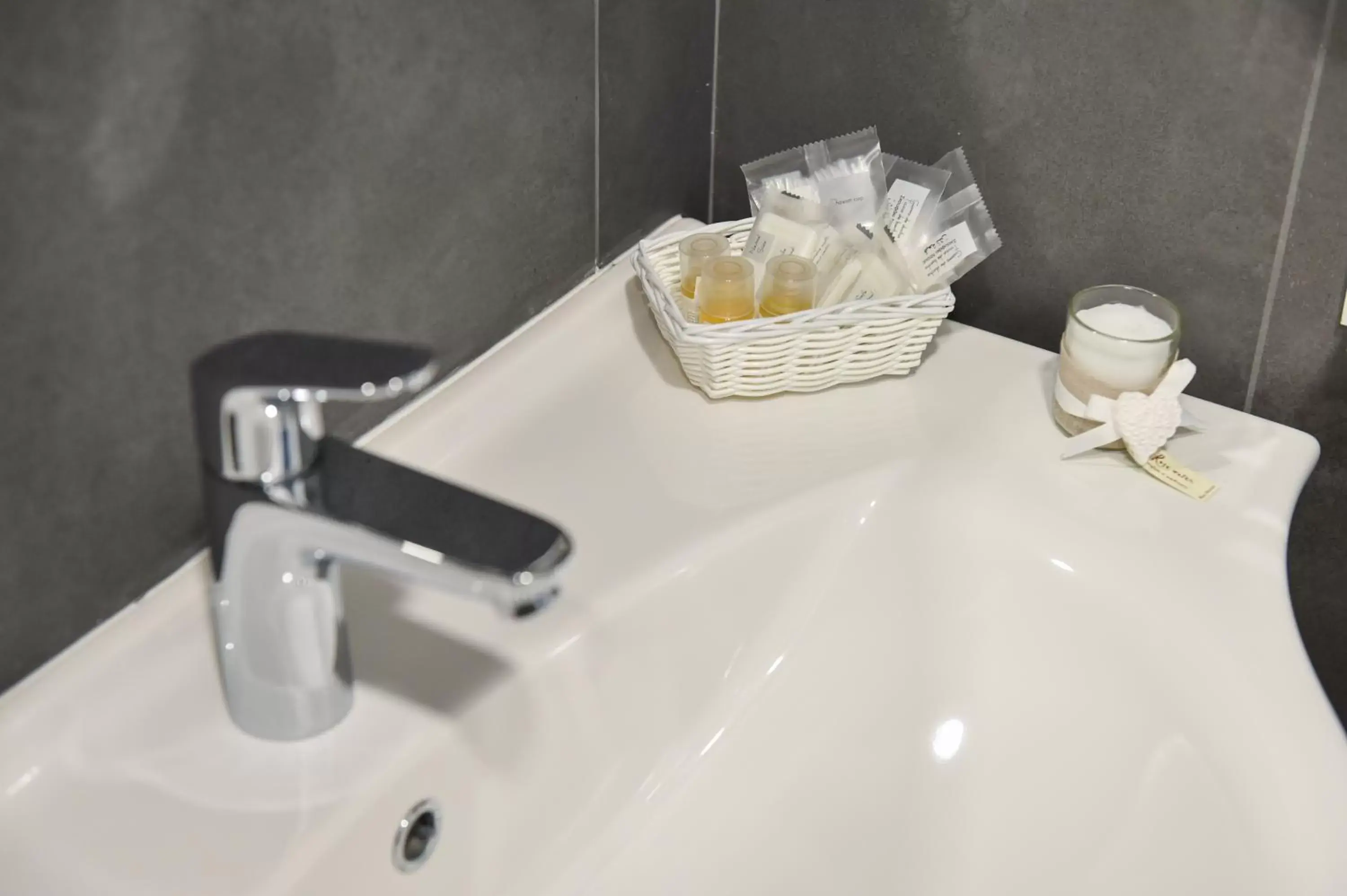 Bathroom in Pompei Inn Ruins B&B Luxury Suite