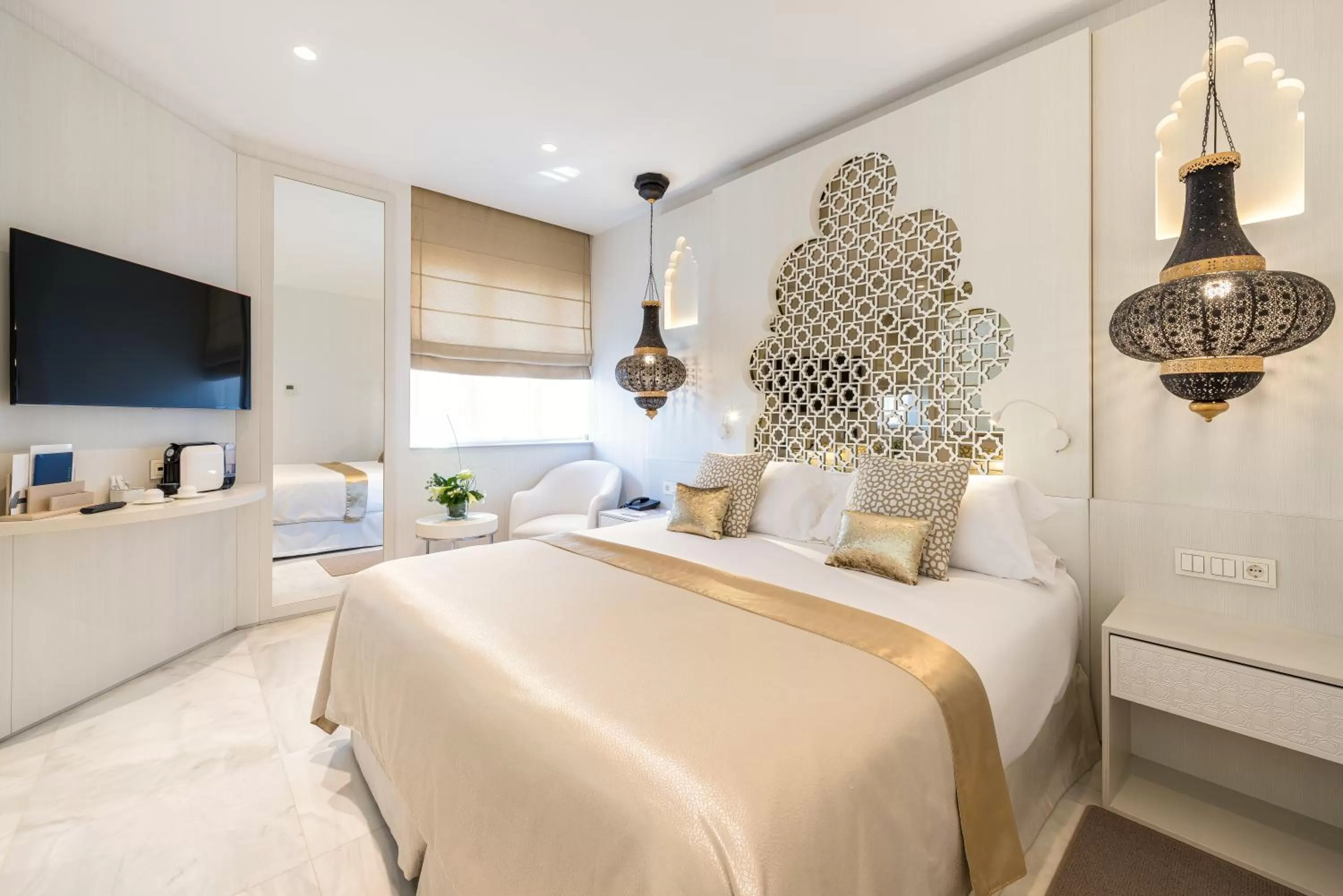 Photo of the whole room, Bed in Hotel Saray