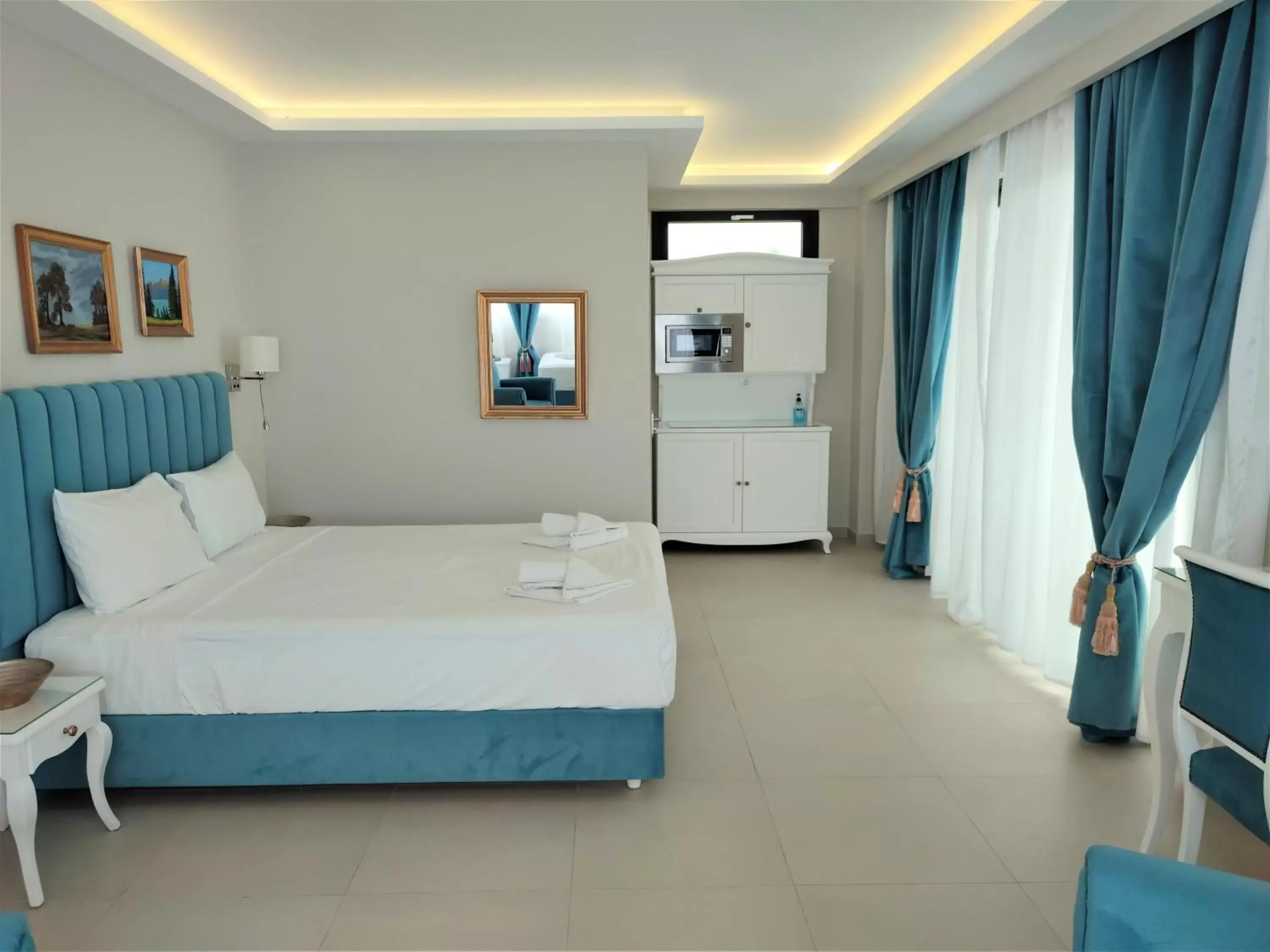 Photo of the whole room, Bed in Light Blue Hotel