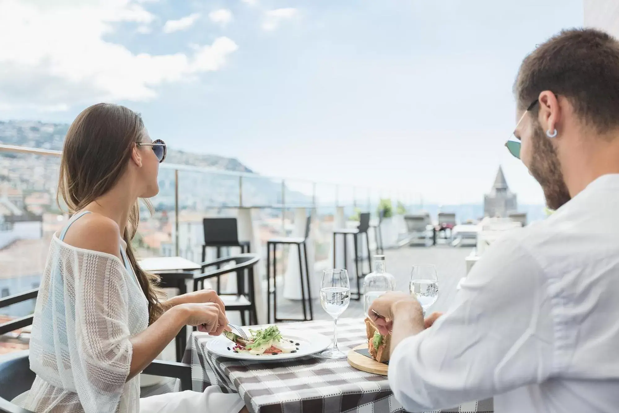 Lunch, Guests in Castanheiro Boutique Hotel