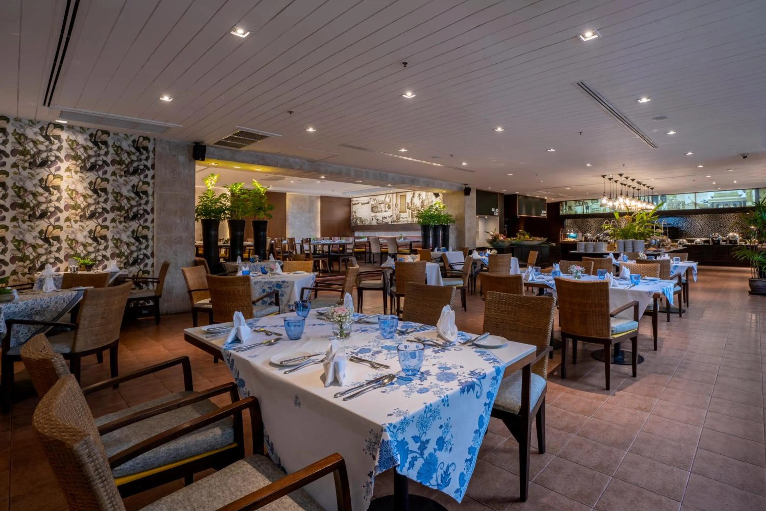 Restaurant/places to eat in Pullman Phuket Karon Beach Resort