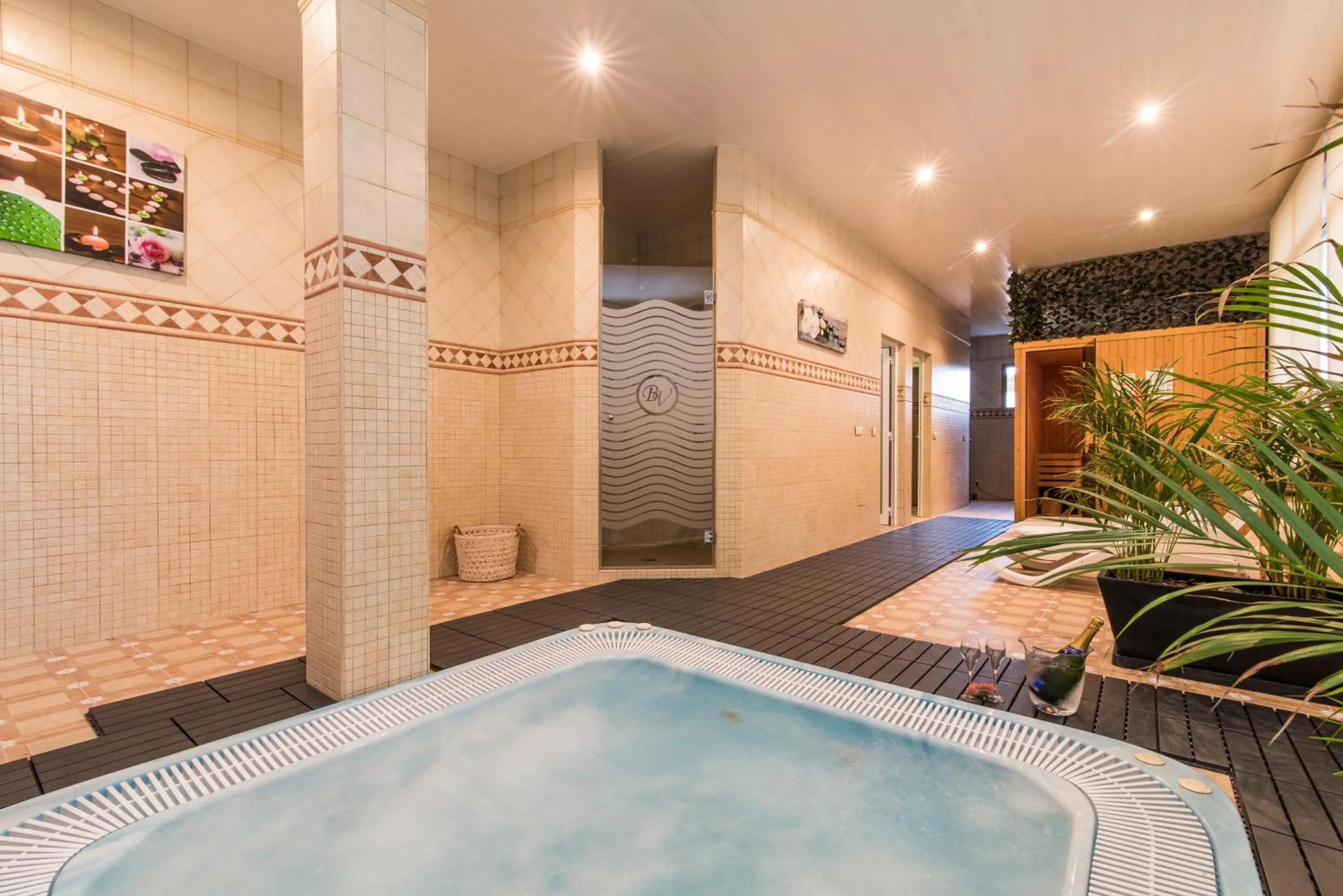 Hot Tub in Hotel Baviera