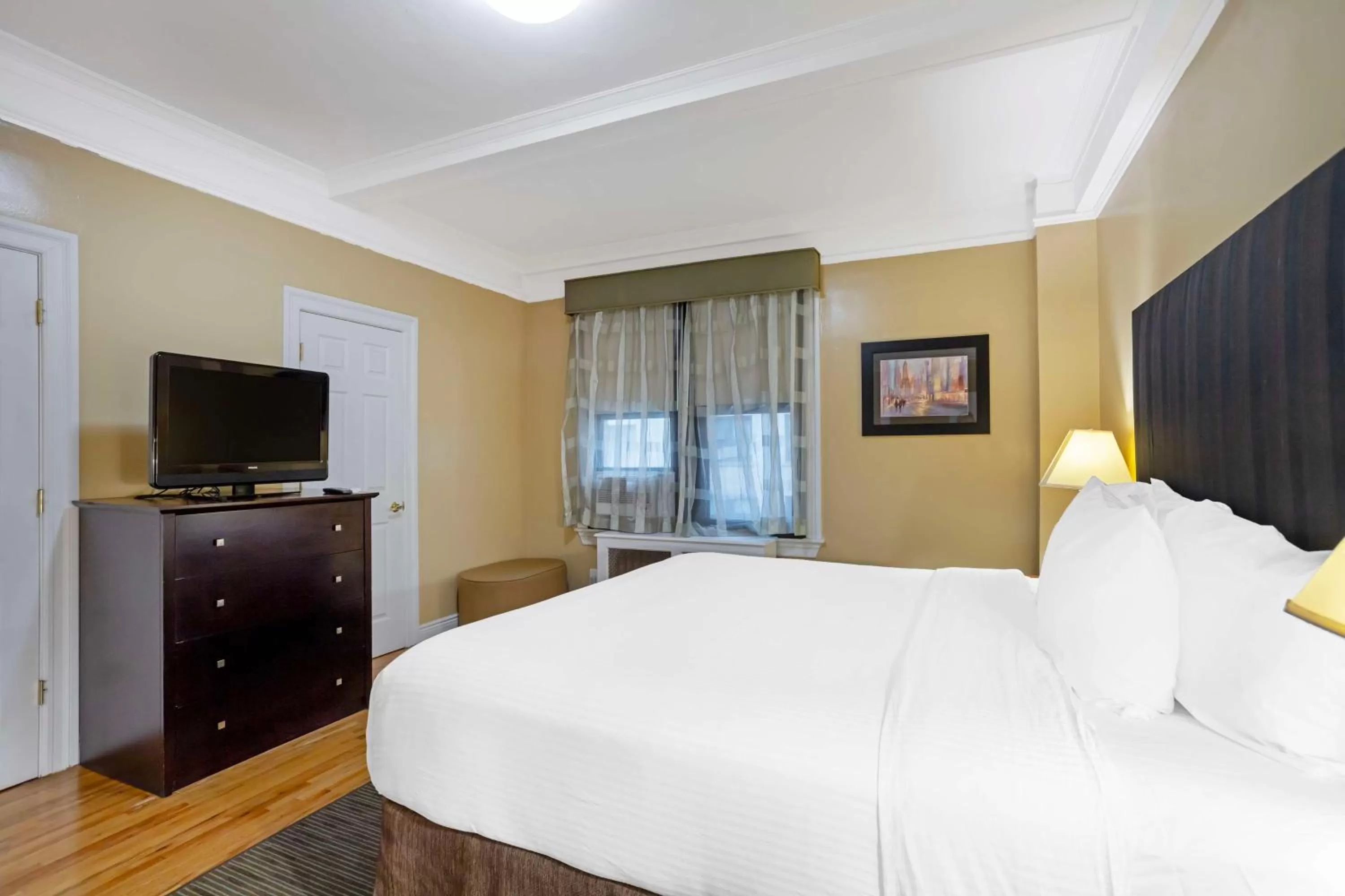 Bedroom, Bed in Best Western Plus Hospitality House Suites