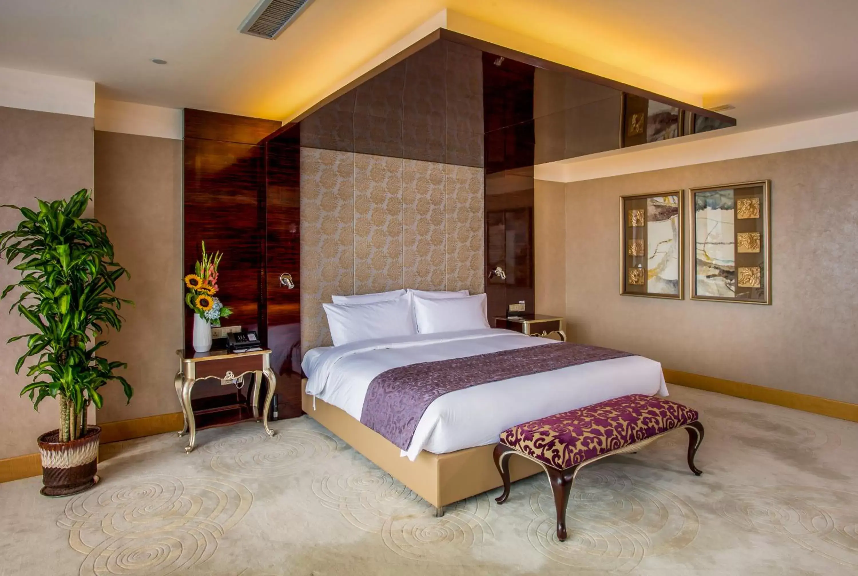 Bed in Pullman Linyi Lushang