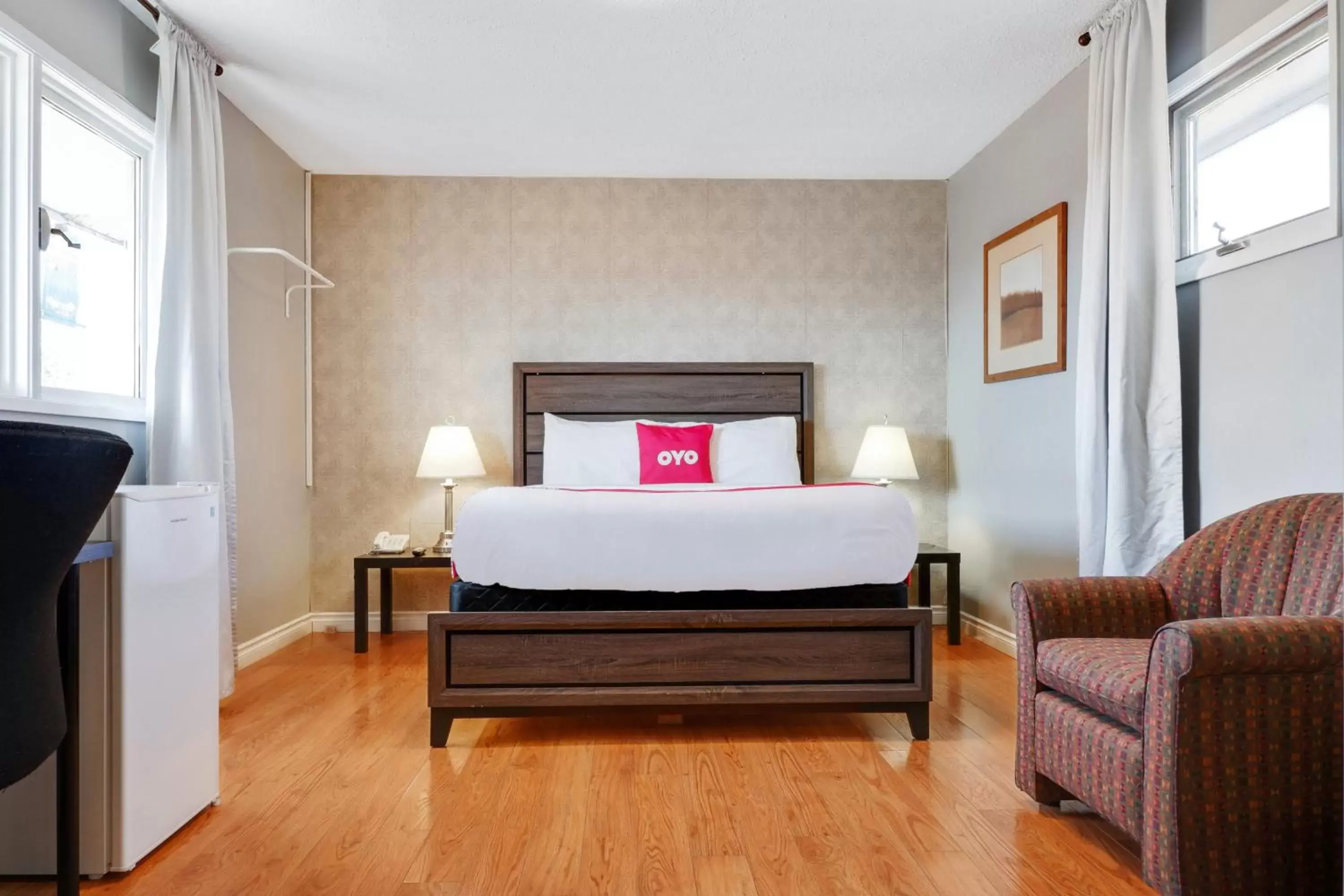 Bedroom, Bed in Hotel Bethel - Fort MacLeod, AB