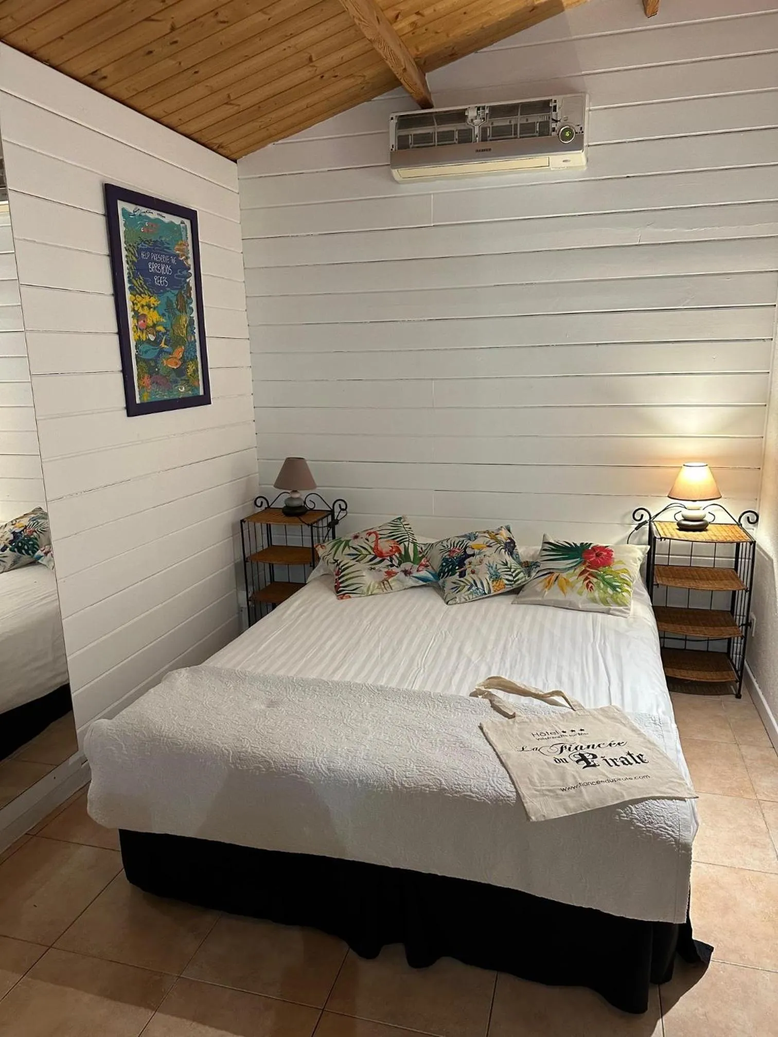 Bed in Hôtel La Fiancée du Pirate