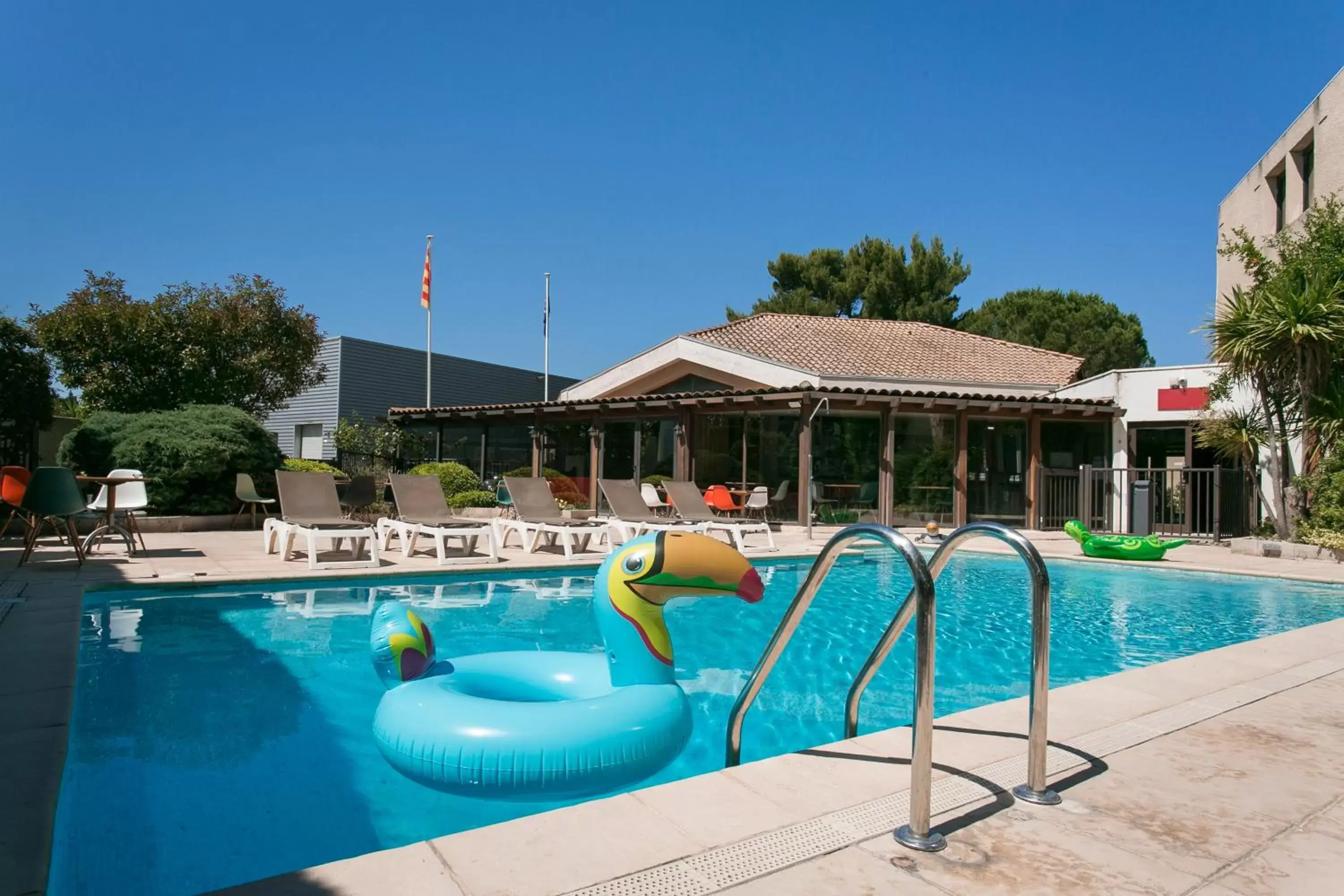 Swimming Pool in ibis Avignon Sud