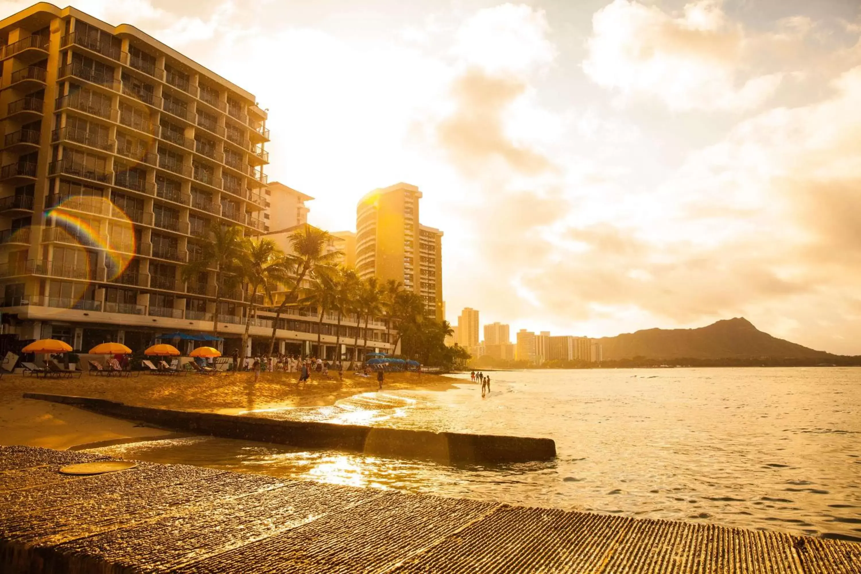 Property building in OUTRIGGER Reef Waikiki Beach Resort