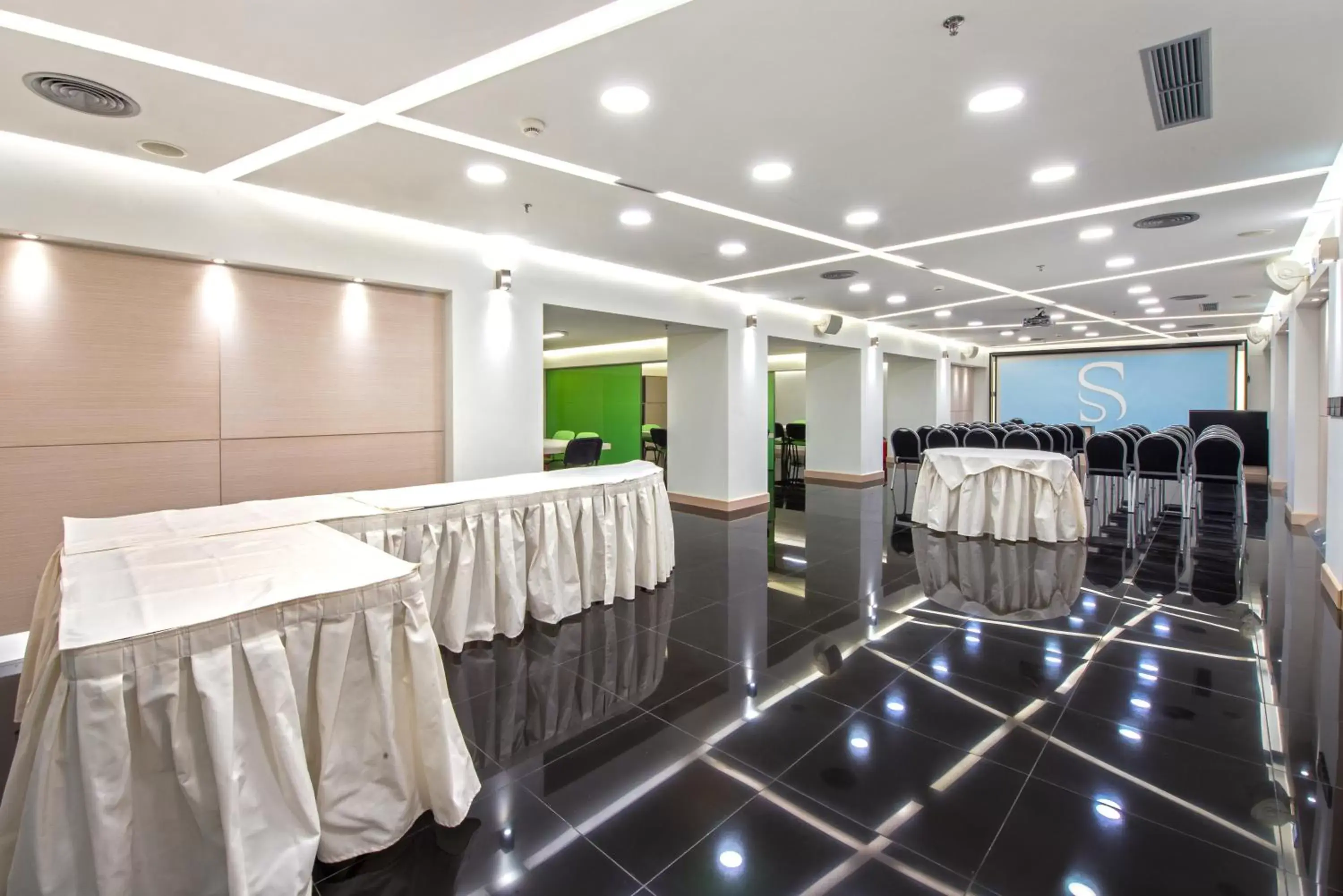 Meeting/conference room in Semiramis City Hotel