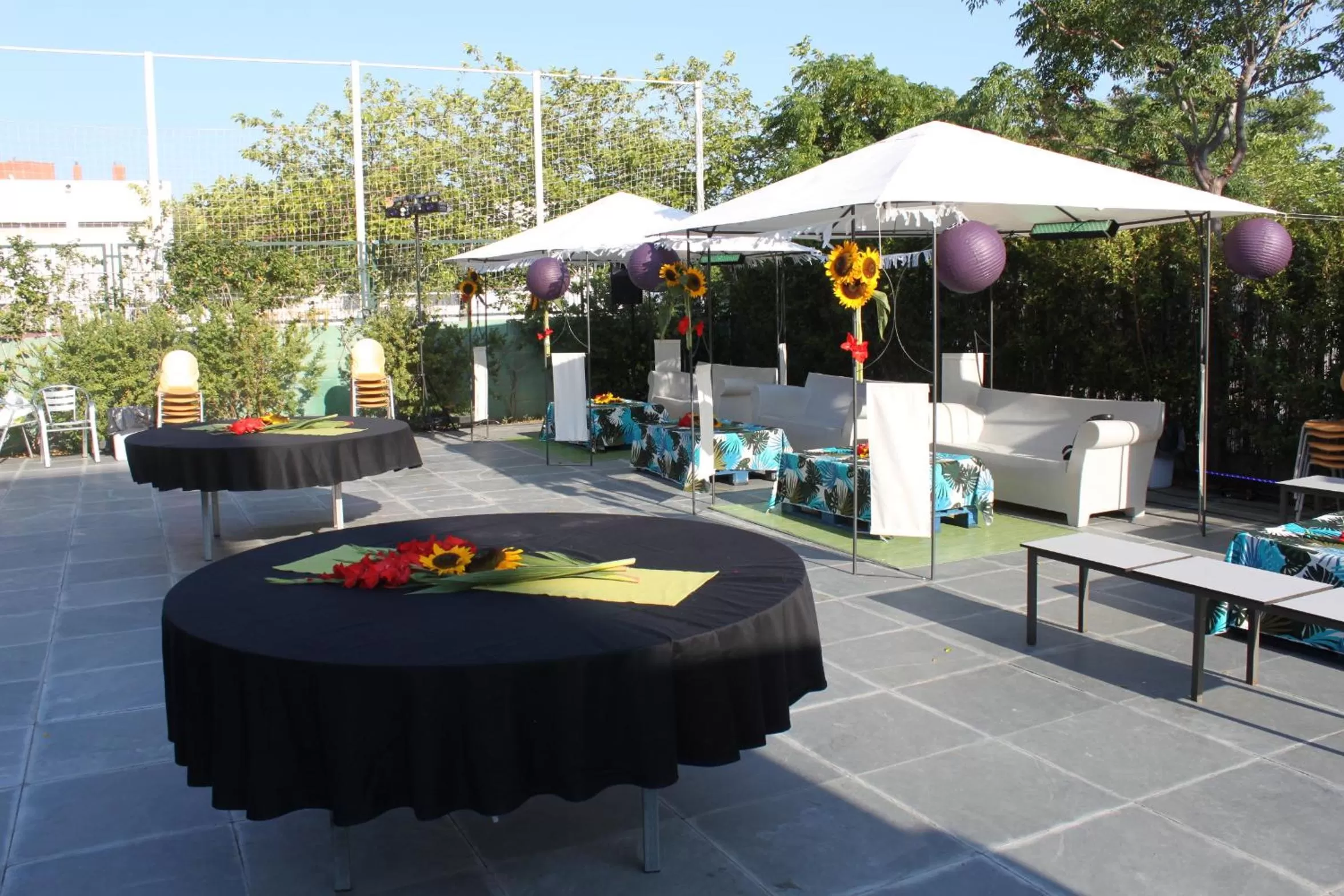 Area and facilities, Restaurant/Places to Eat in Centre Esplai Albergue