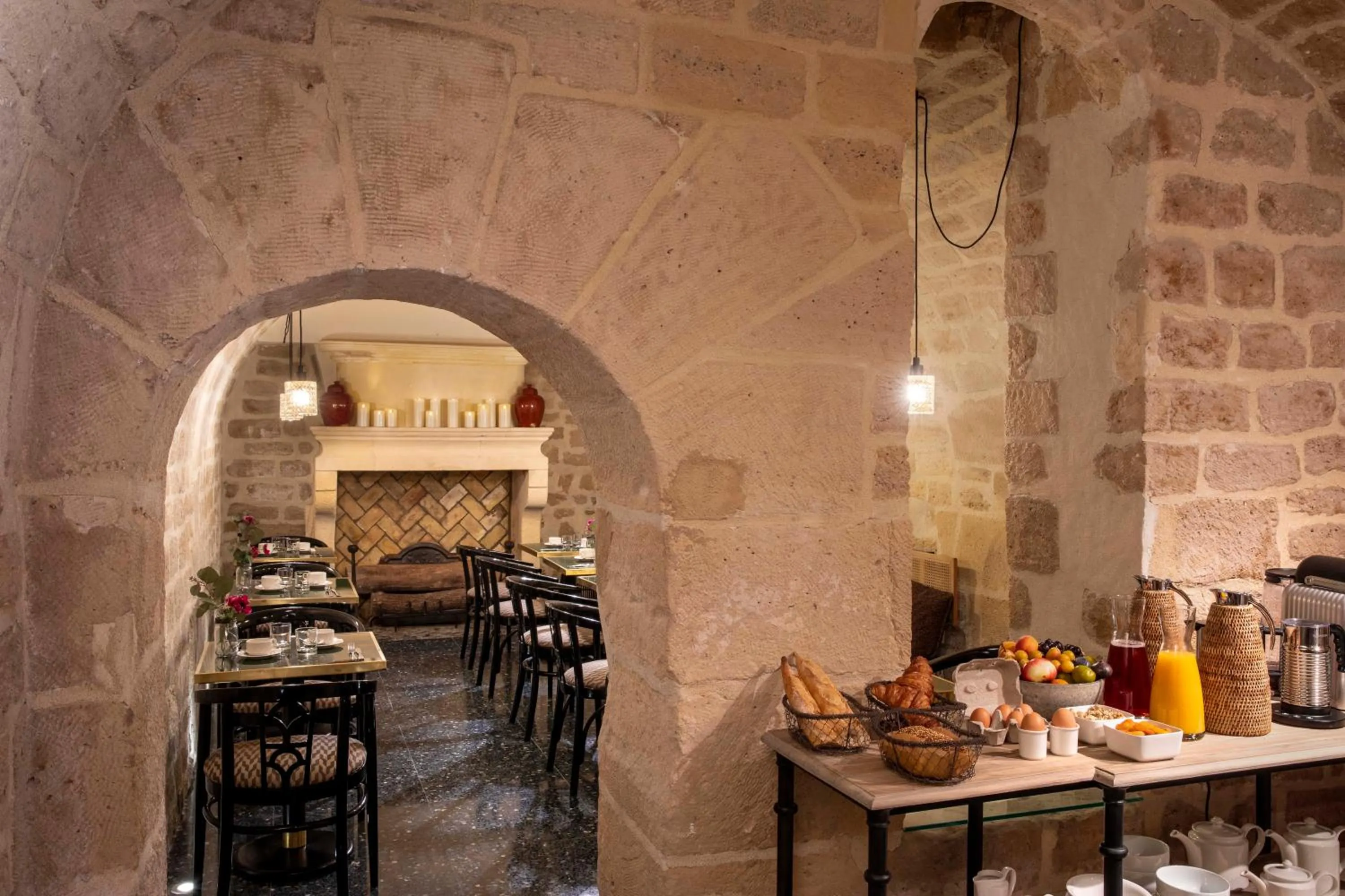 Breakfast in Hotel des Deux-Iles - Notre-Dame