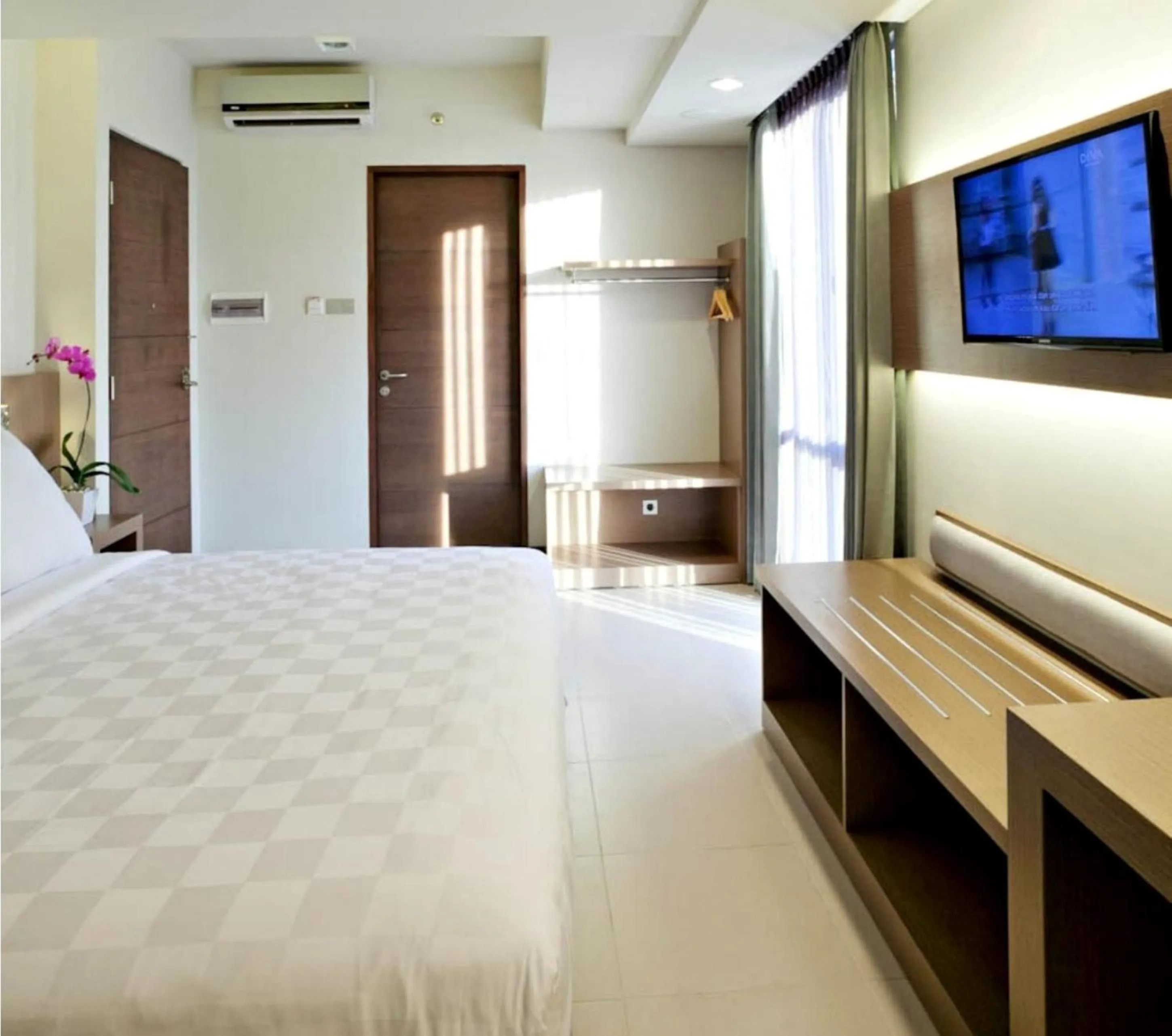 Bedroom, Bed in Euphoria Hotel