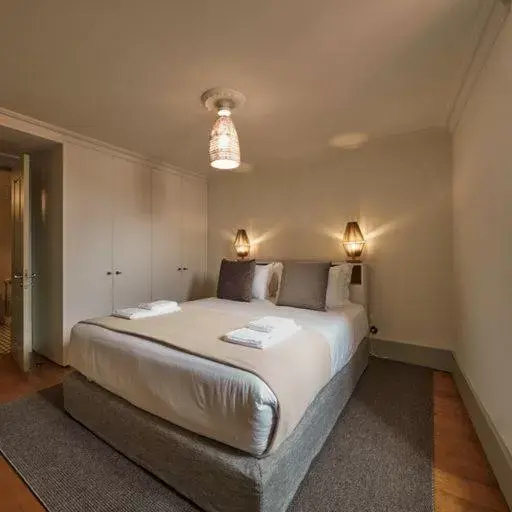 Bed in Look Living, Lisbon Design Apartments