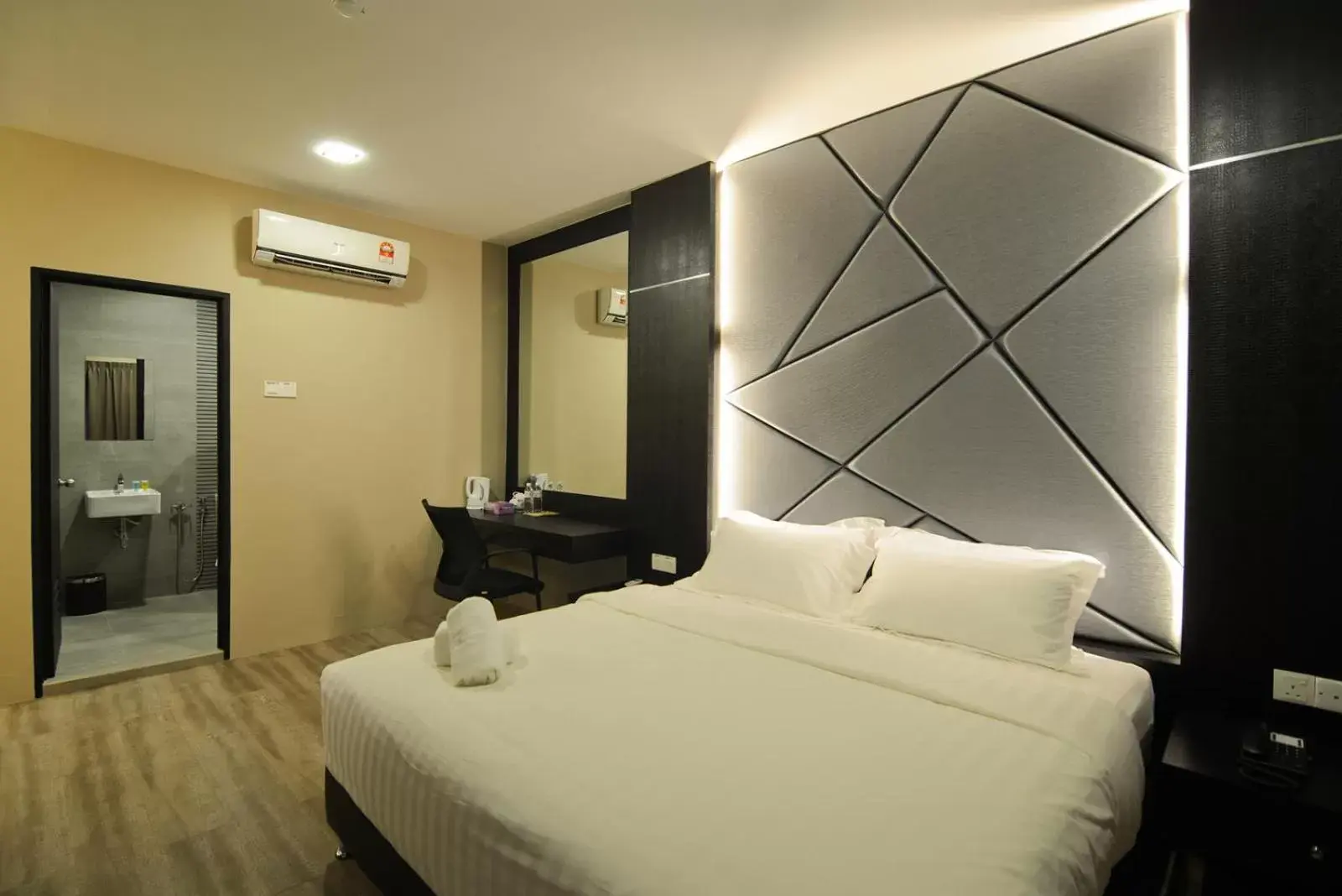 Photo of the whole room, Bed in De Parkview Hotel Photo of the whole room, Bed in De Parkview Hotel