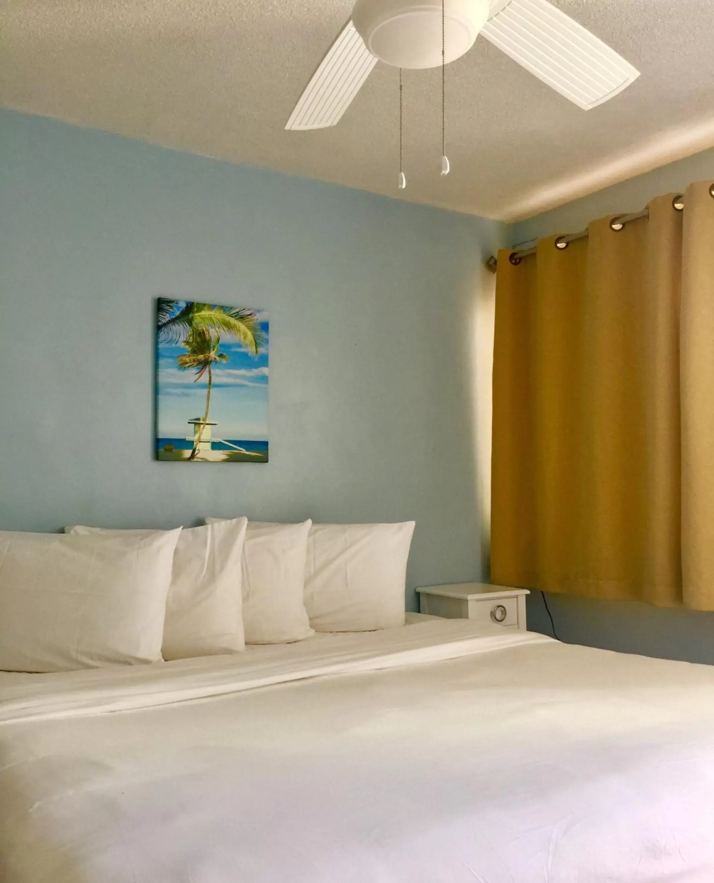 Bed in St Maurice Beach Inn