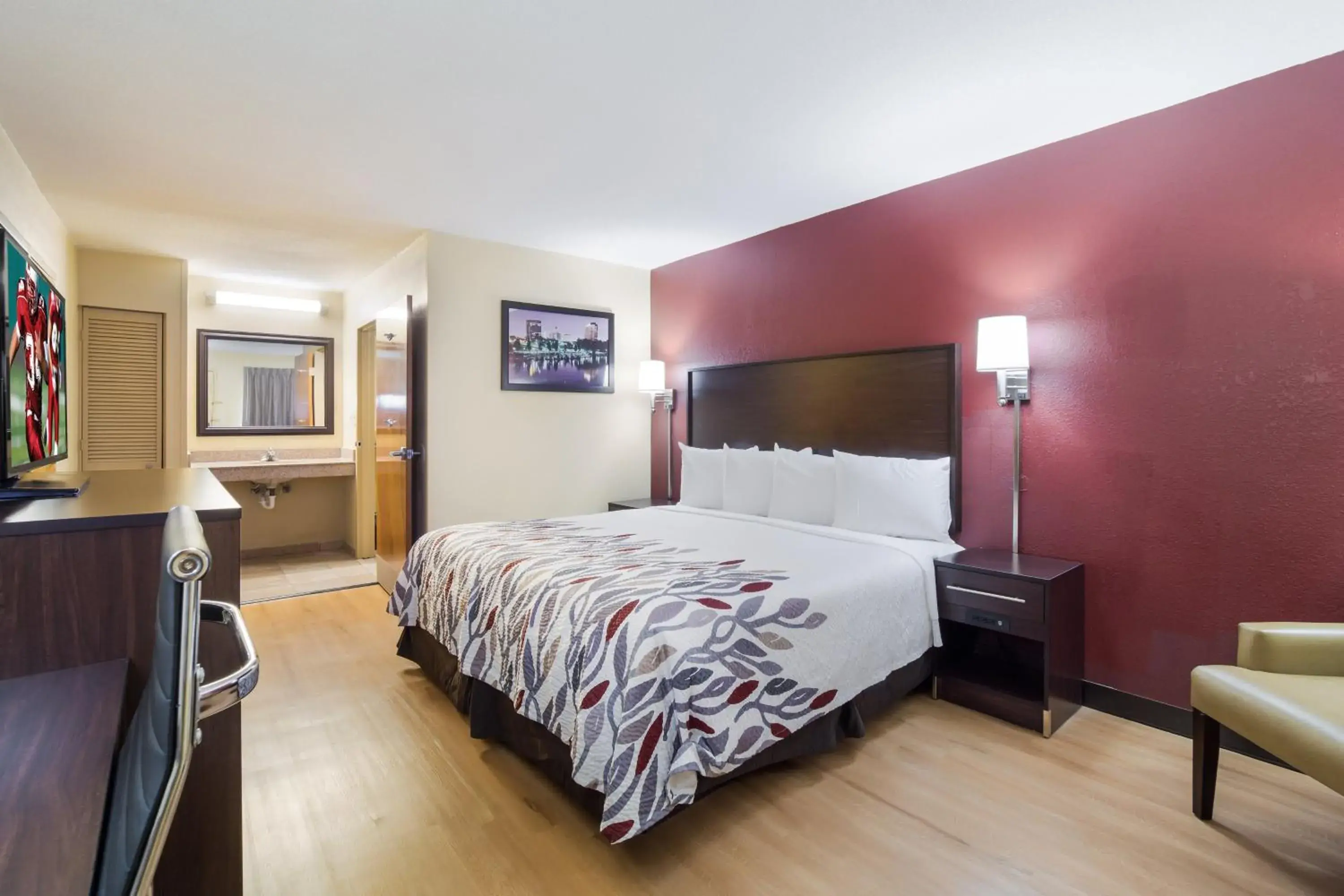 Photo of the whole room, Bed in Red Roof Inn Augusta – Washington Road