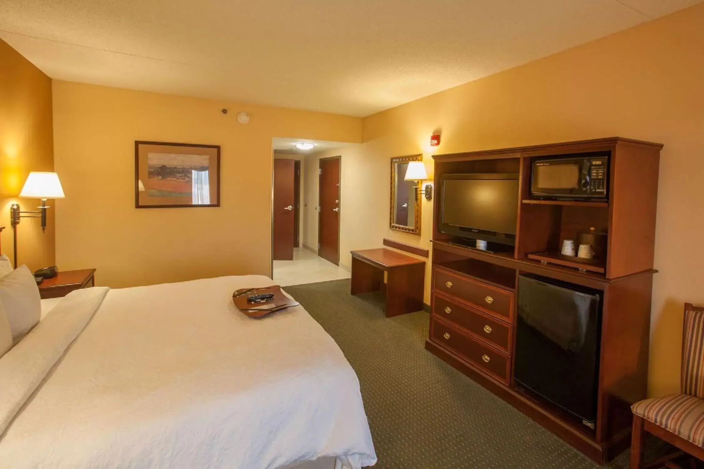 Bed, TV/Entertainment Center in Hampton Inn & Suites Stillwater