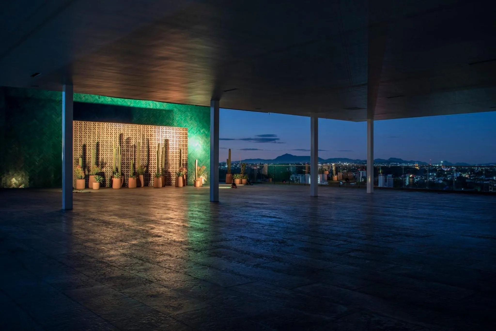 Meeting/conference room in voco Guadalajara Neruda by IHG