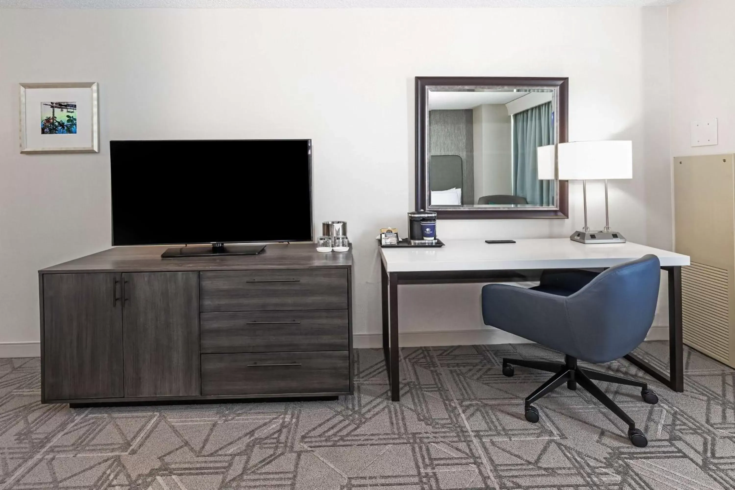 Bedroom, TV/Entertainment Center in DoubleTree by Hilton Tulsa Downtown