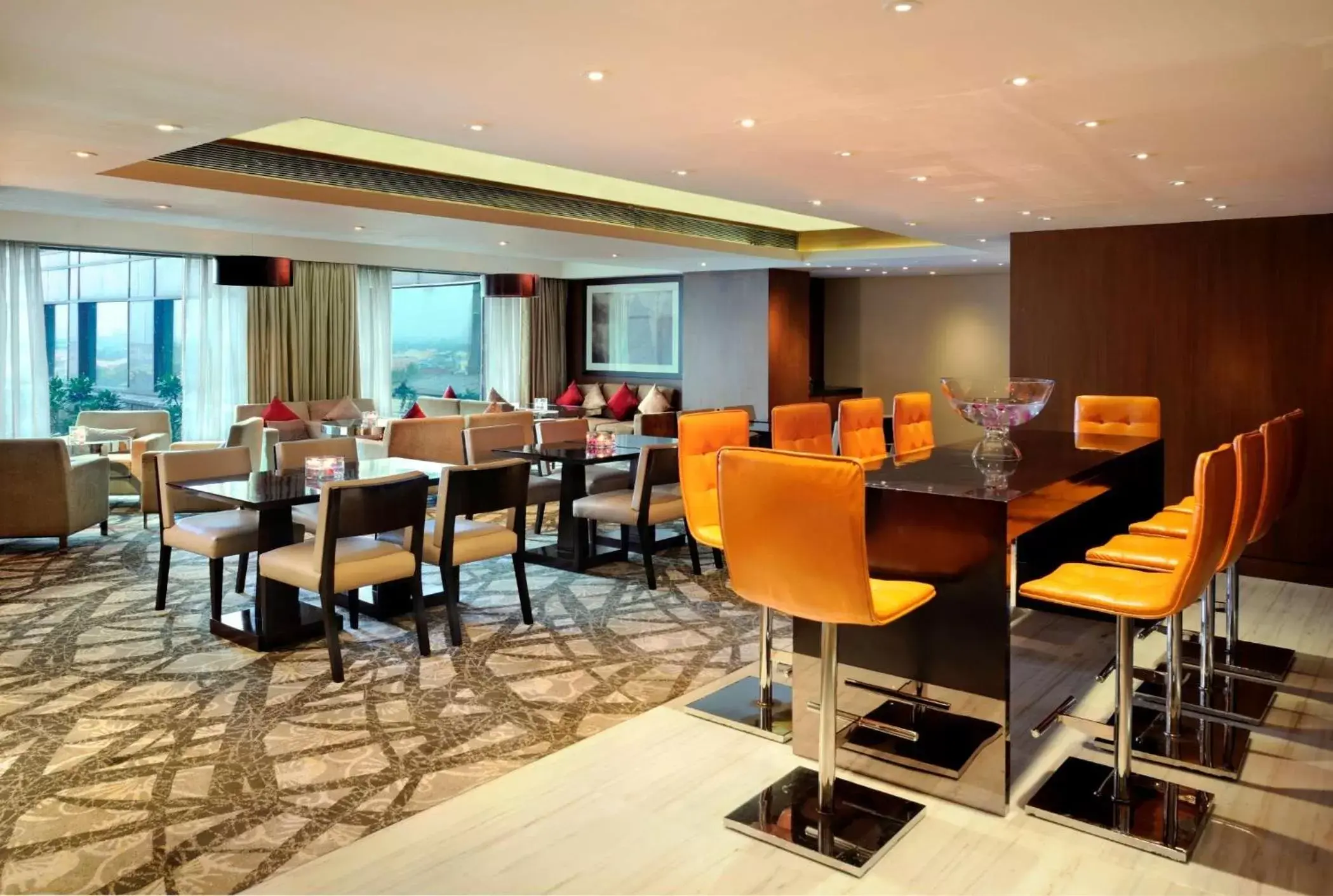 Living room, Restaurant/Places to Eat in Hilton Chennai