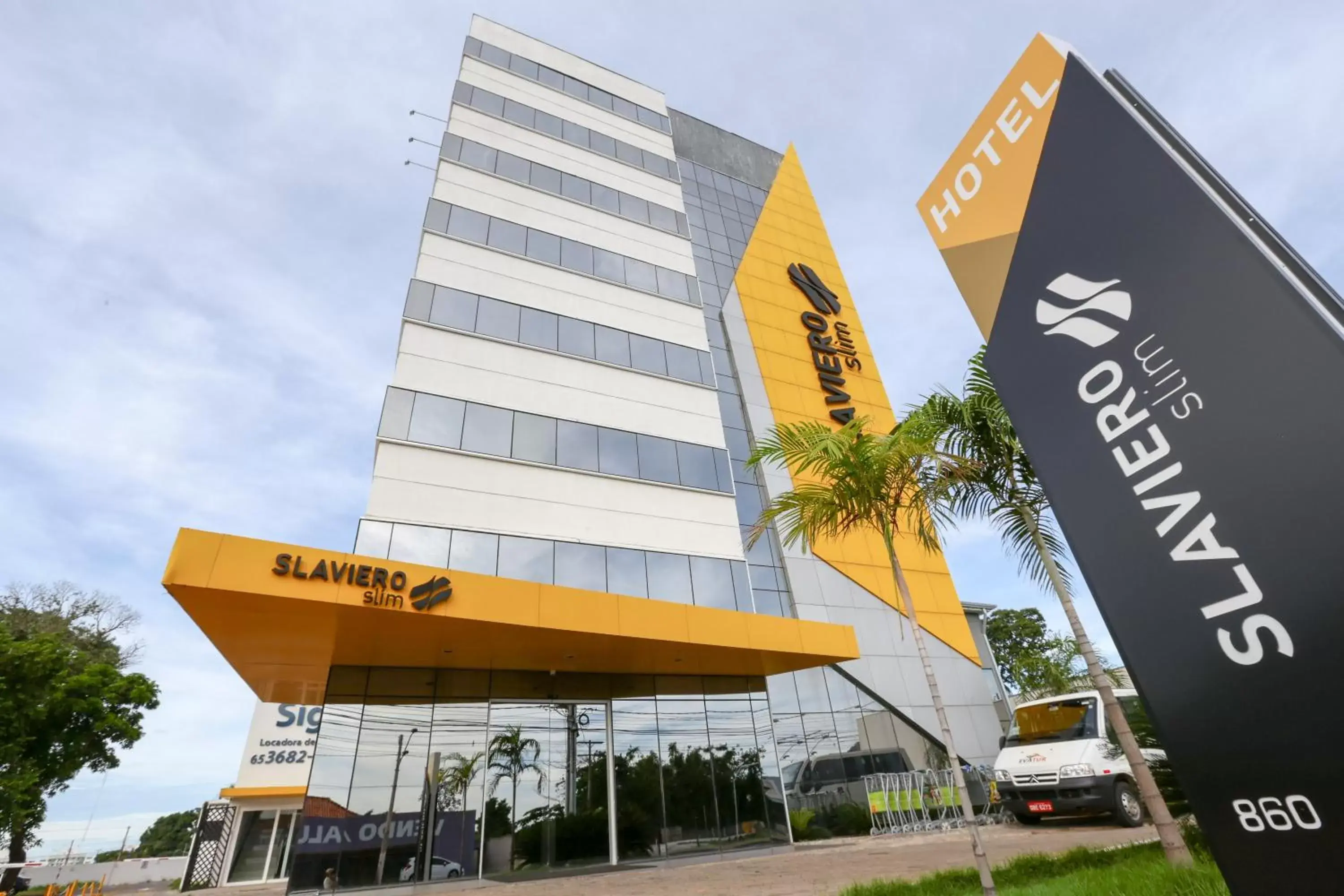 Facade/entrance, Property Logo/Sign in Slim Cuiabá Aeroporto by Slaviero Hotéis