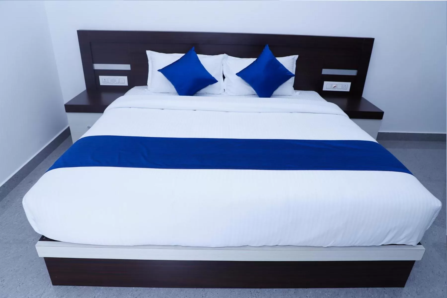 Photo of the whole room, Bed in Casillda Munnar