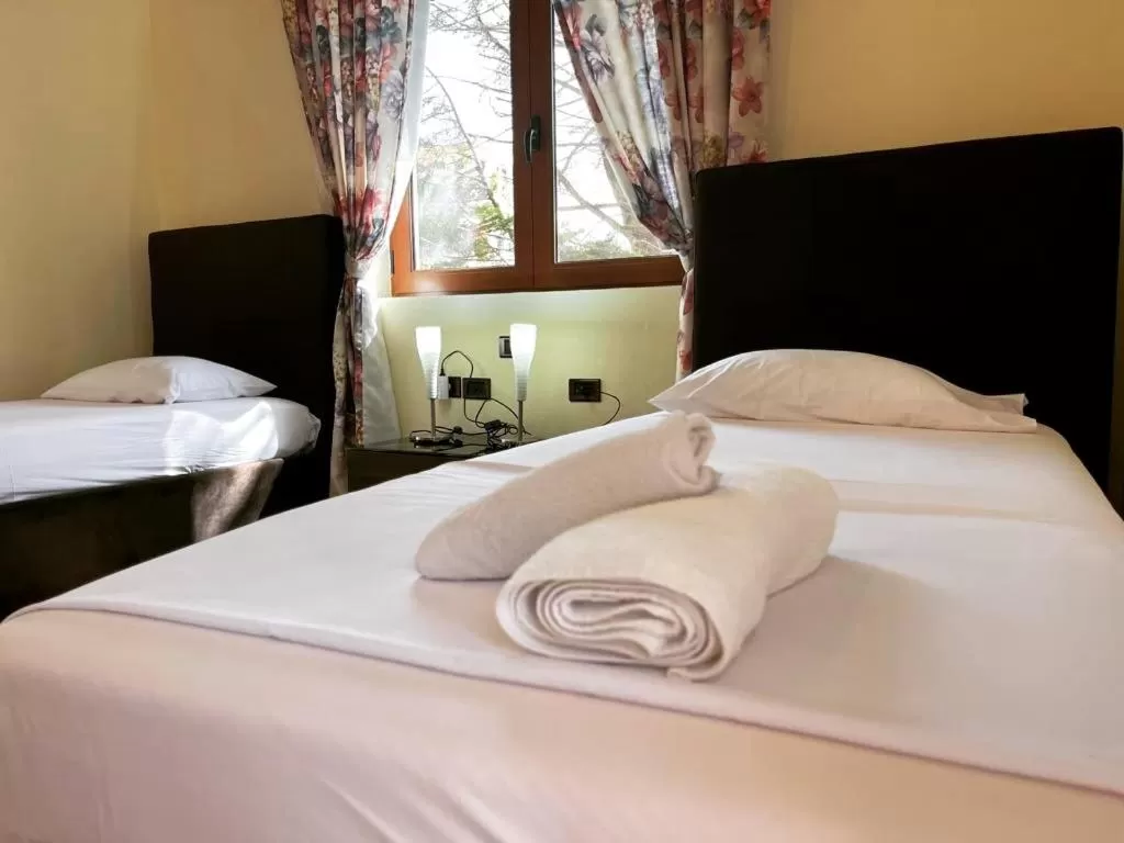 Bed in Hotel Ambasador Garden