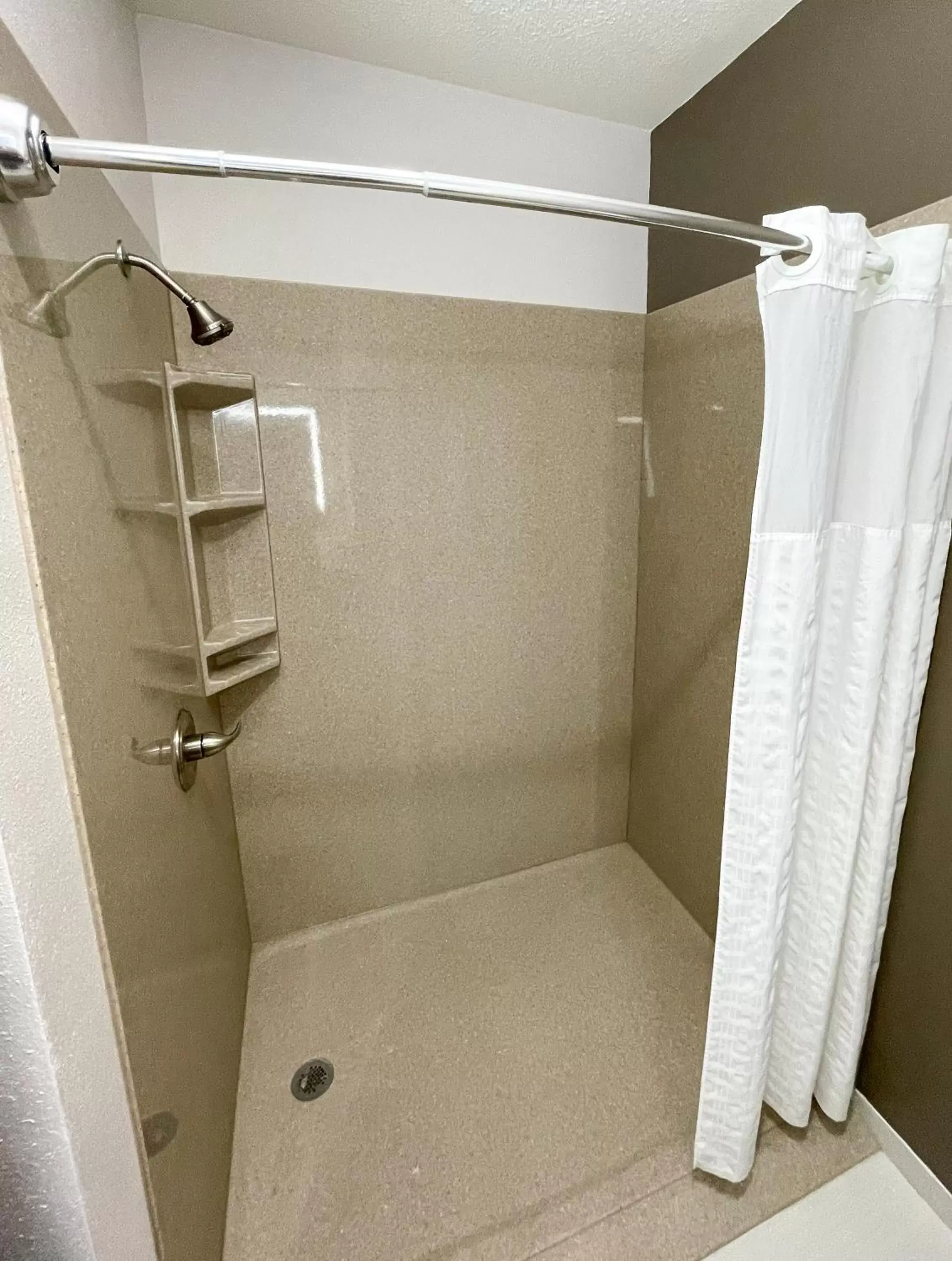 Shower, Bathroom in Comfort Inn Sioux City South