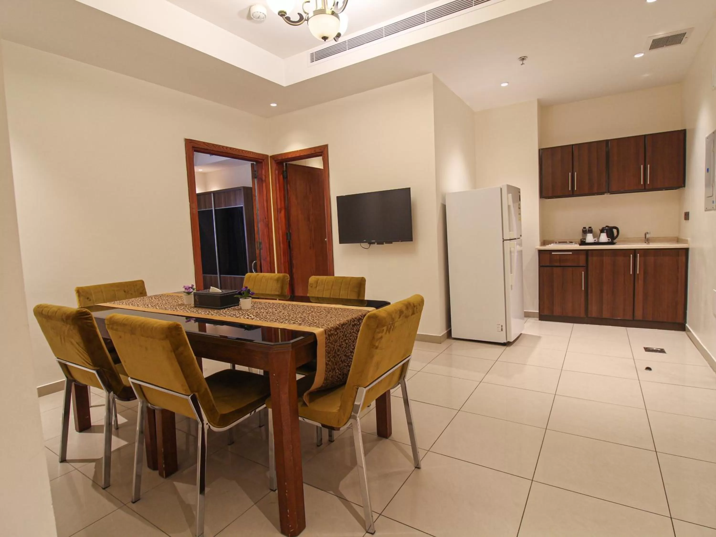 Kitchen/Kitchenette in Friesian Hotel Suites