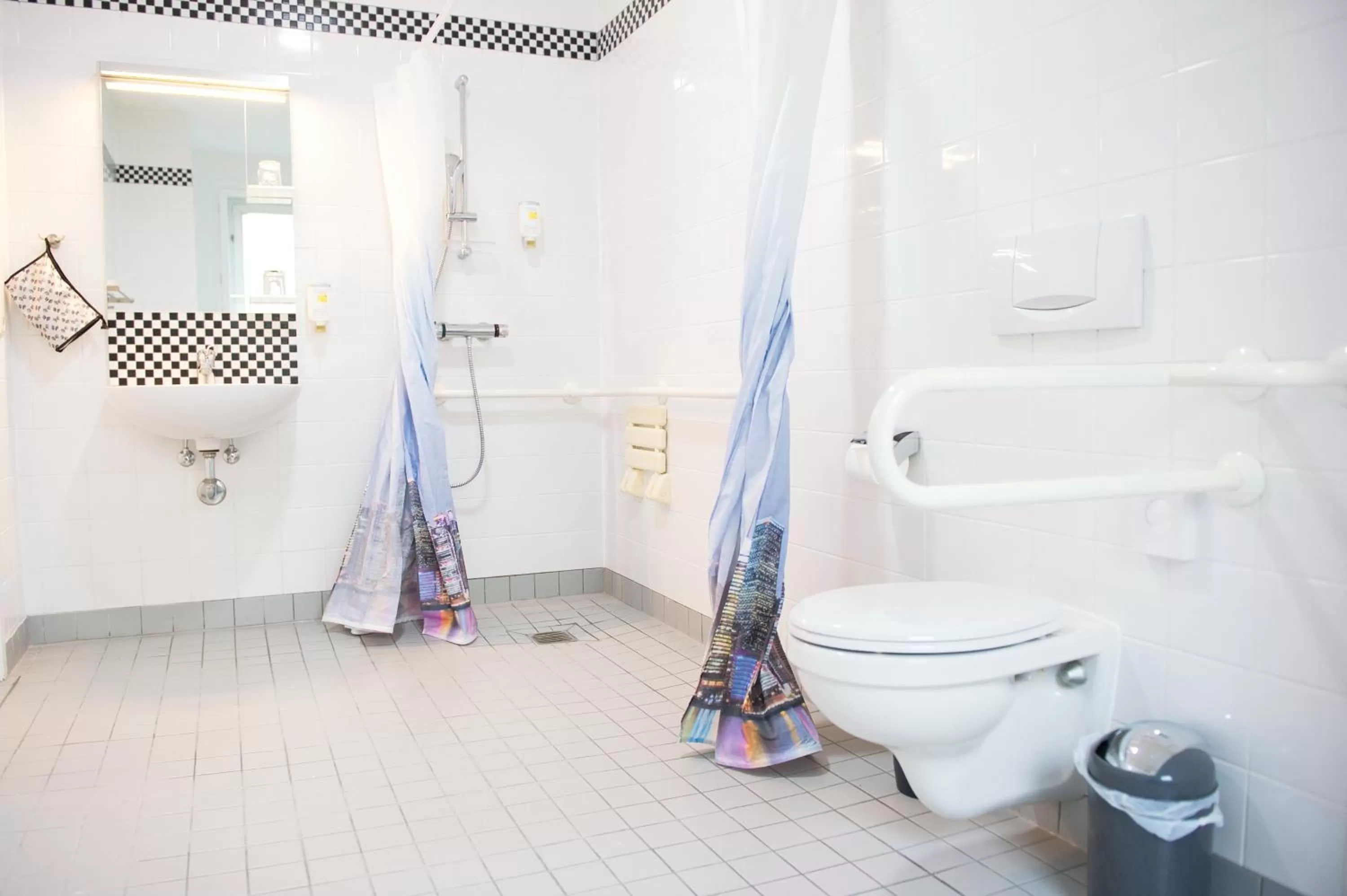 Library in BlnCty Hotel