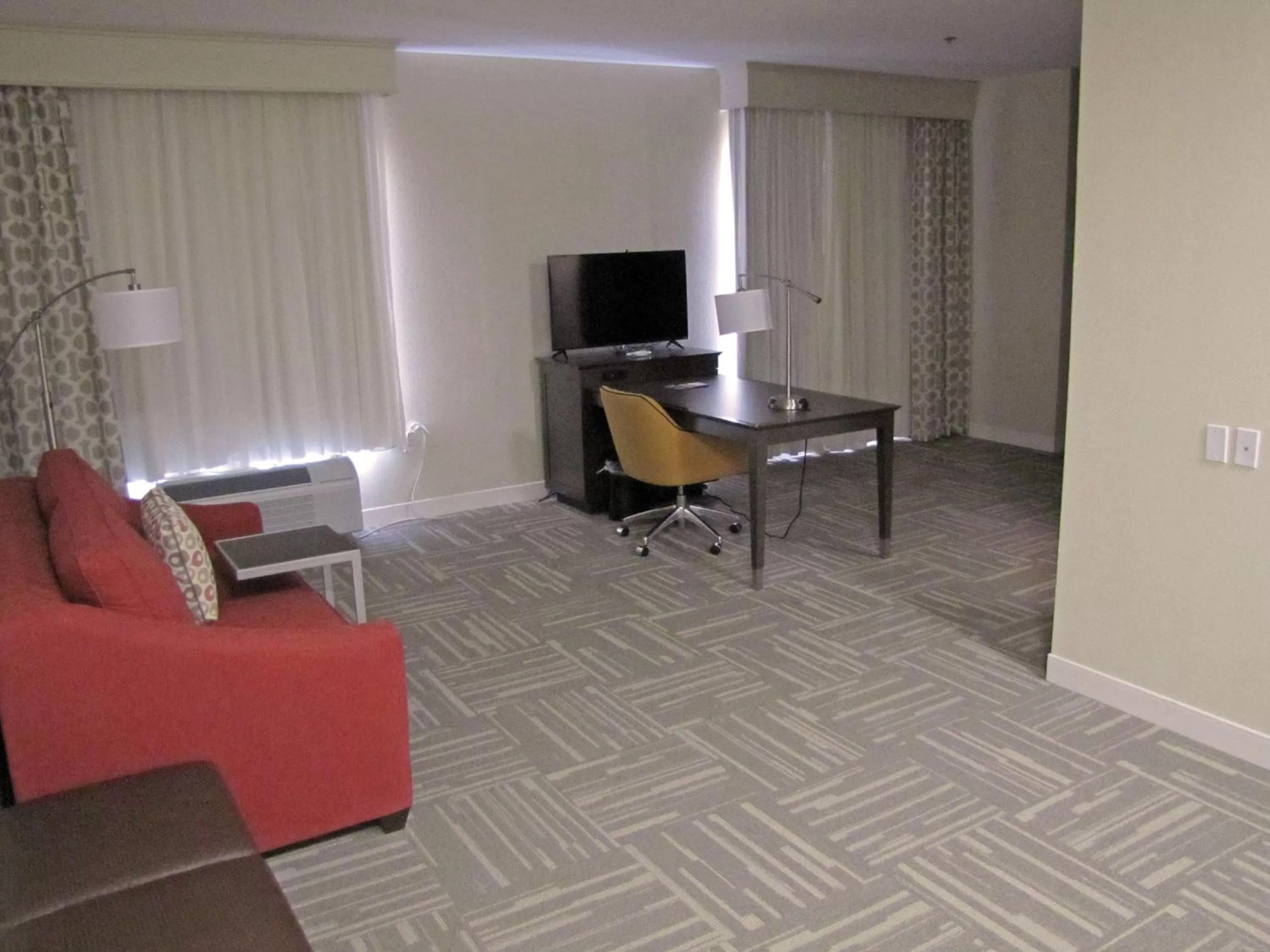 Living room in Hampton Inn McPherson