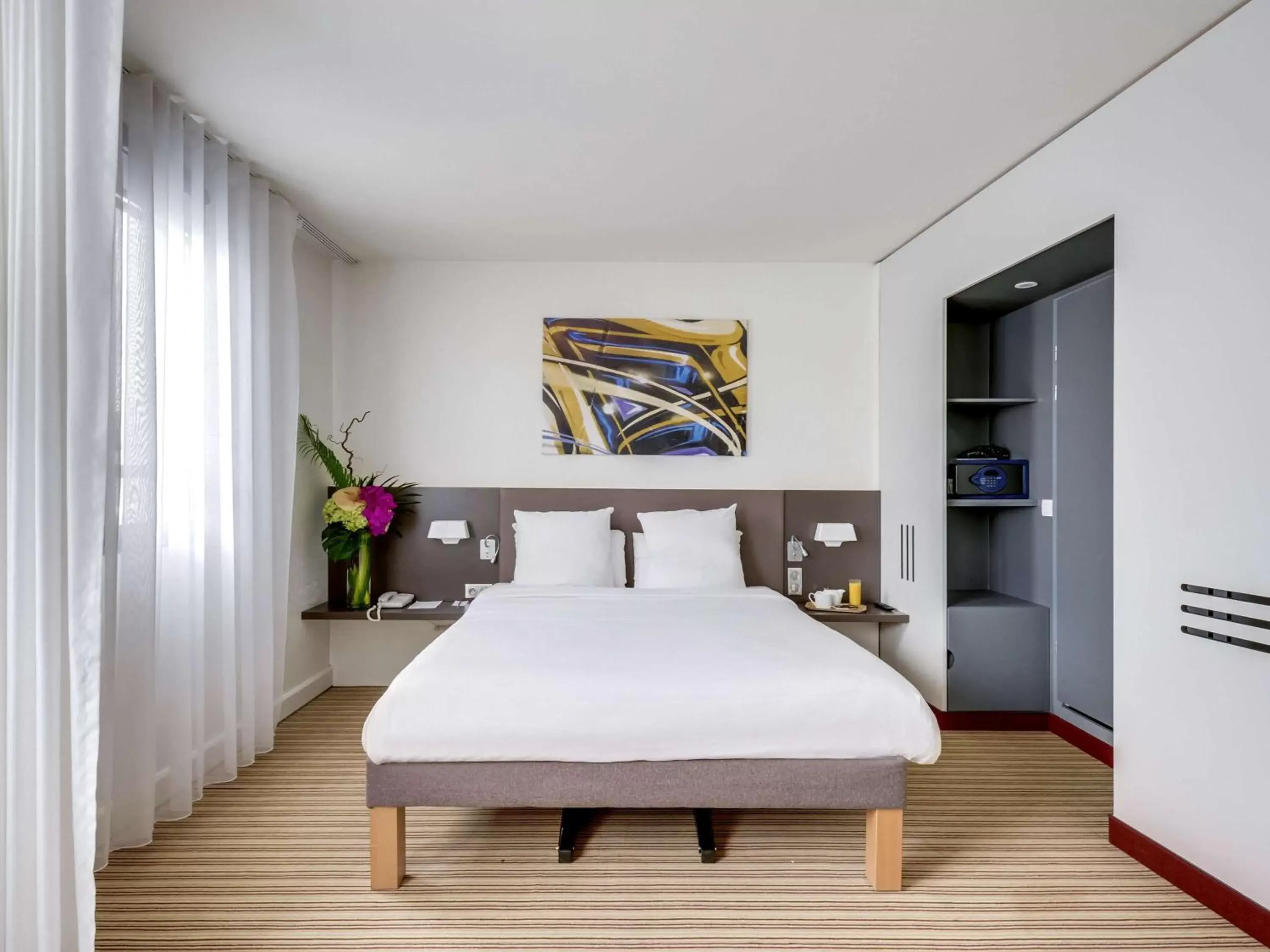 Photo of the whole room, Bed in Novotel Suites Paris Montreuil Vincennes