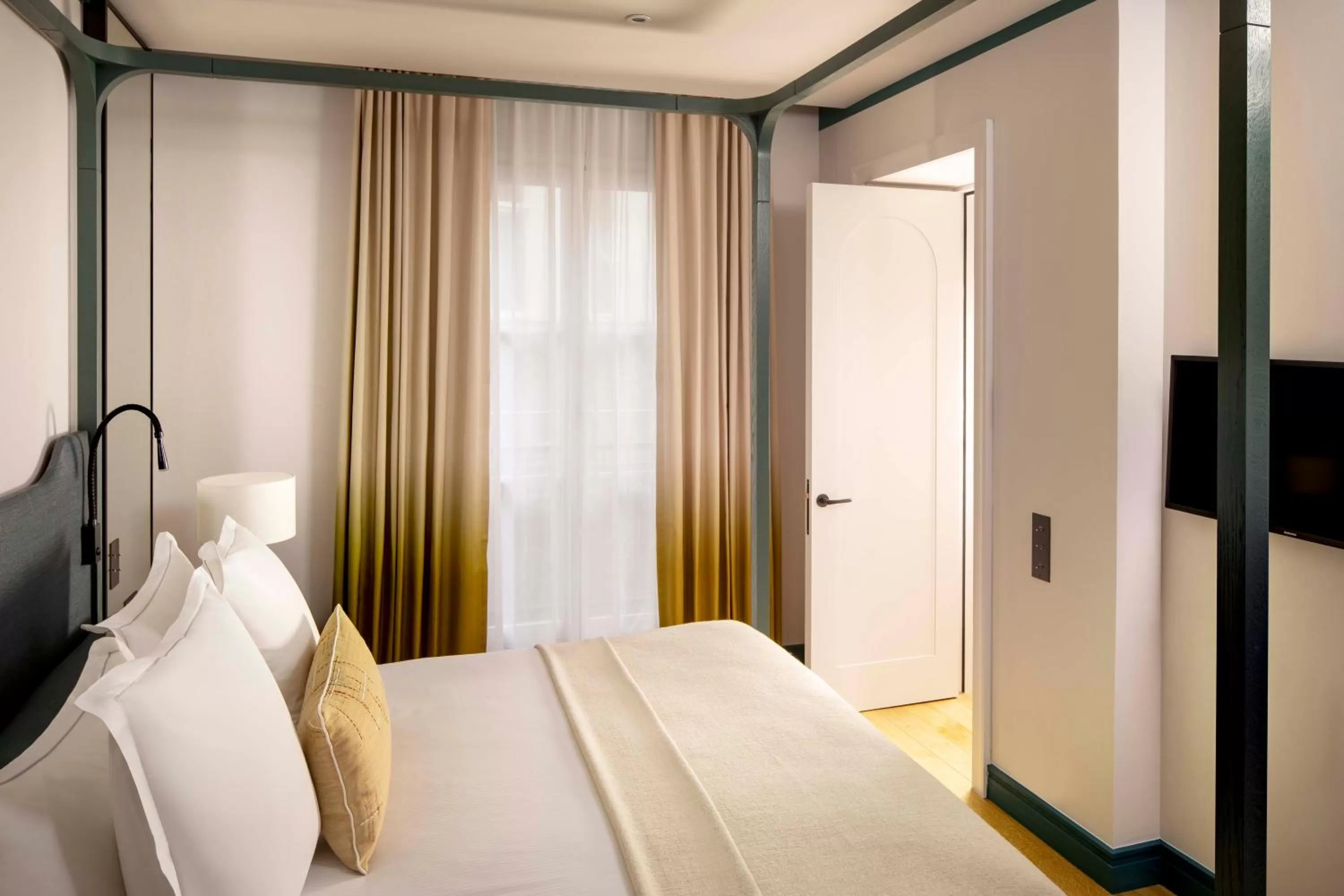 Bedroom, Bed in Hôtel Bel Ami