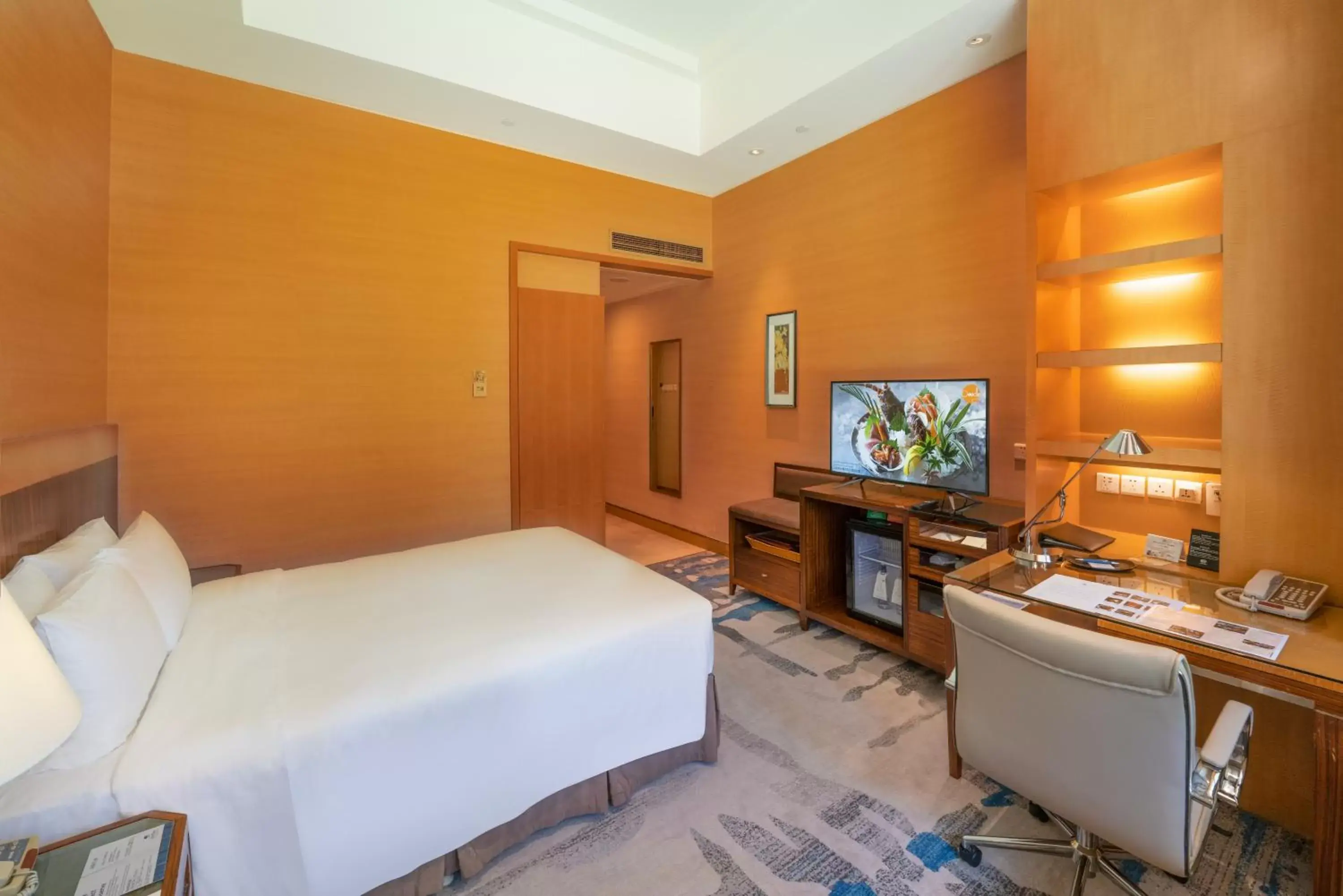 Photo of the whole room, TV/Entertainment Center in Park Plaza Beijing Wangfujing
