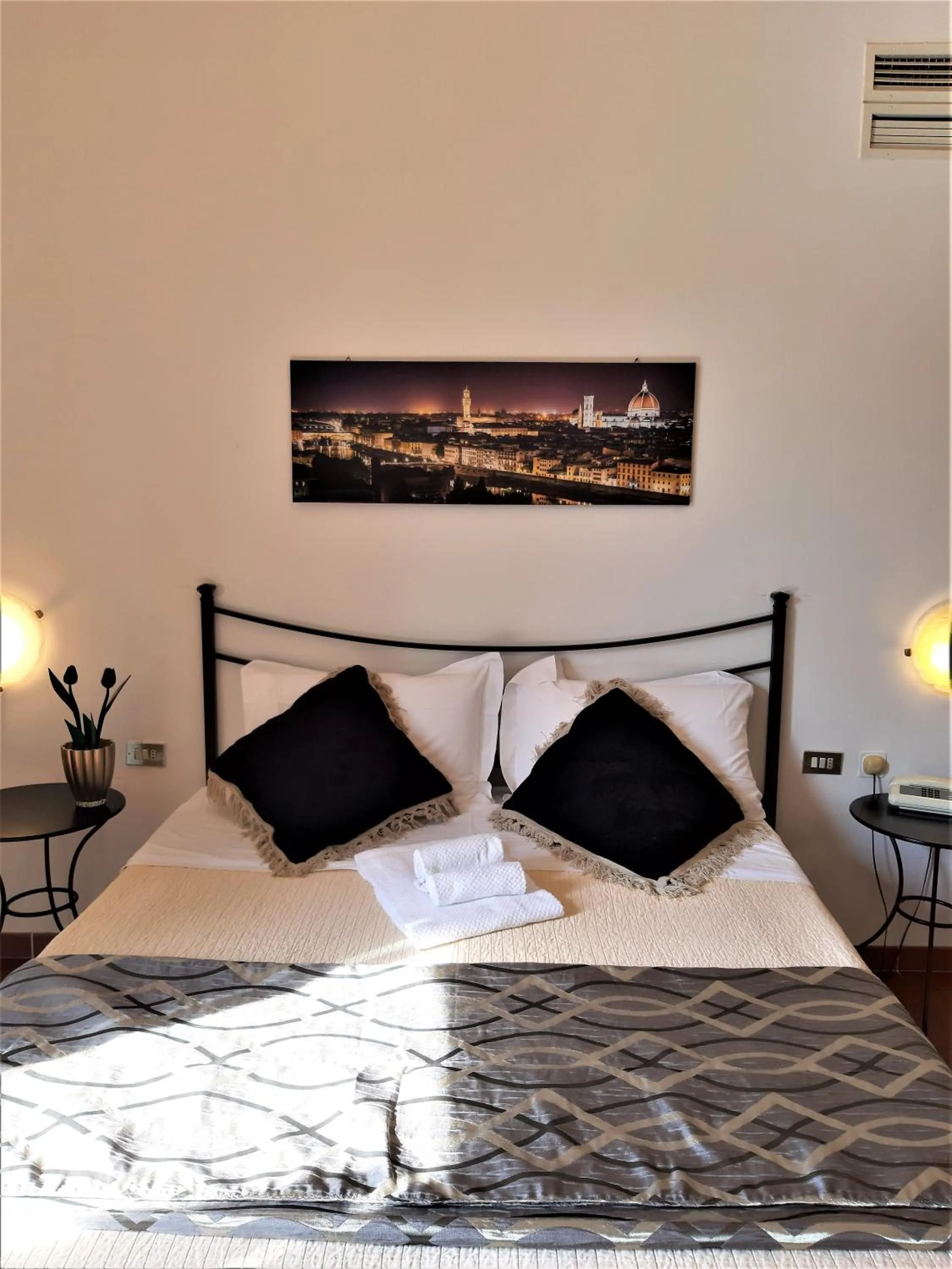 Bed in Hotel Victoria