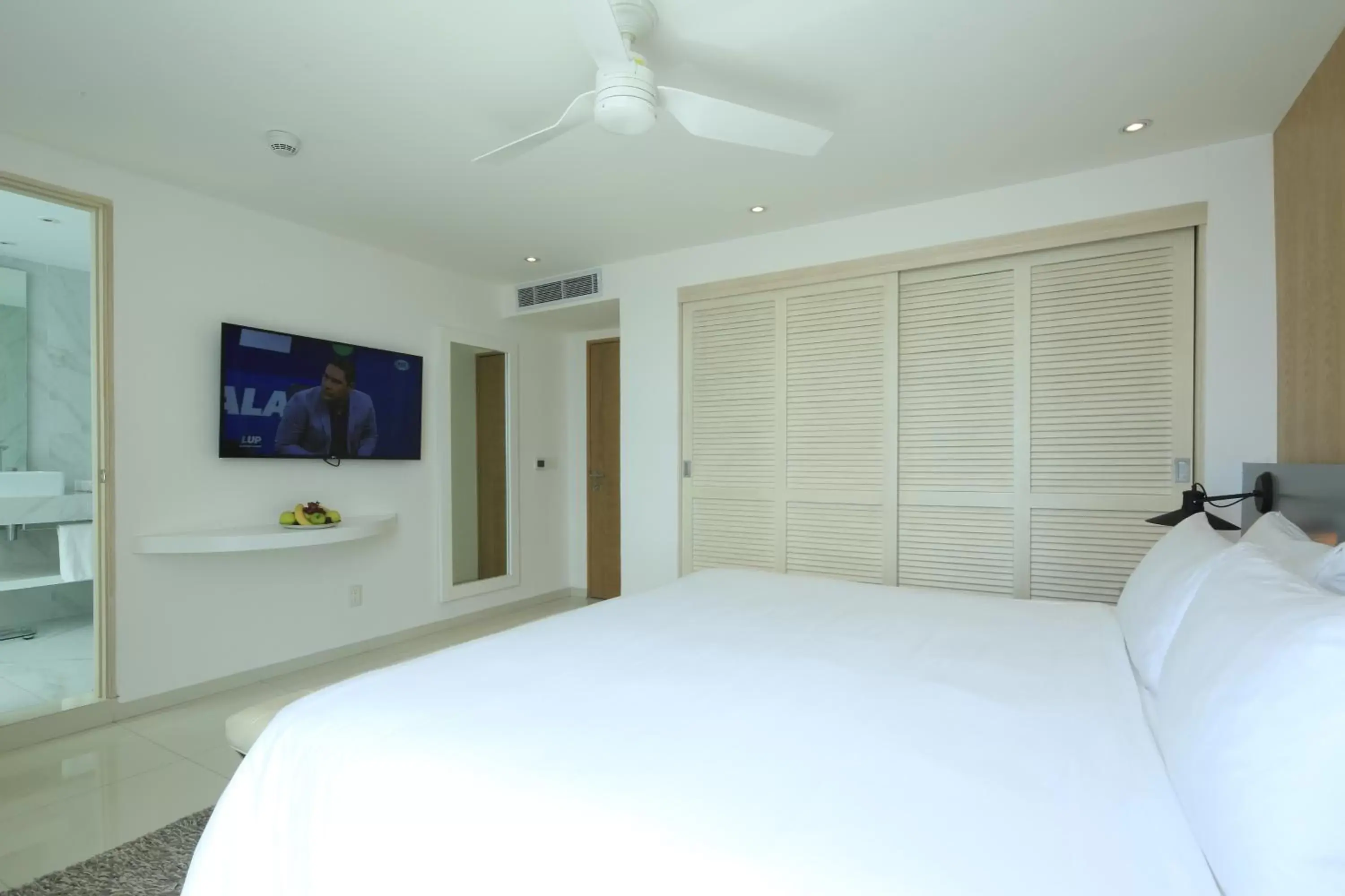 Bed in Oleo Cancun Playa Boutique All Inclusive Resort