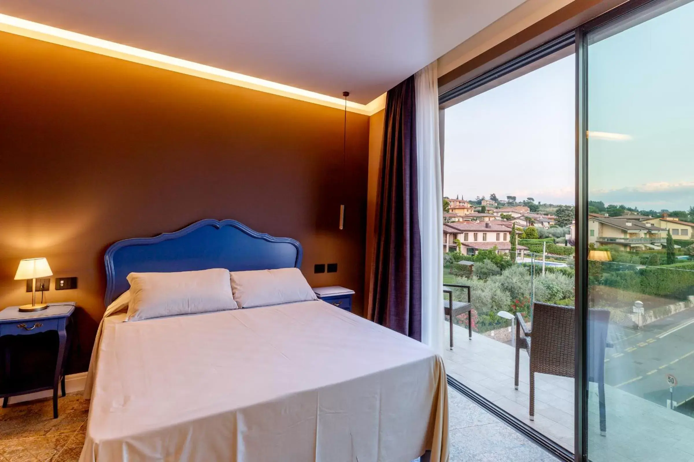 Junior Suite with Terrace with Lake View in Art Hotel Ventaglio