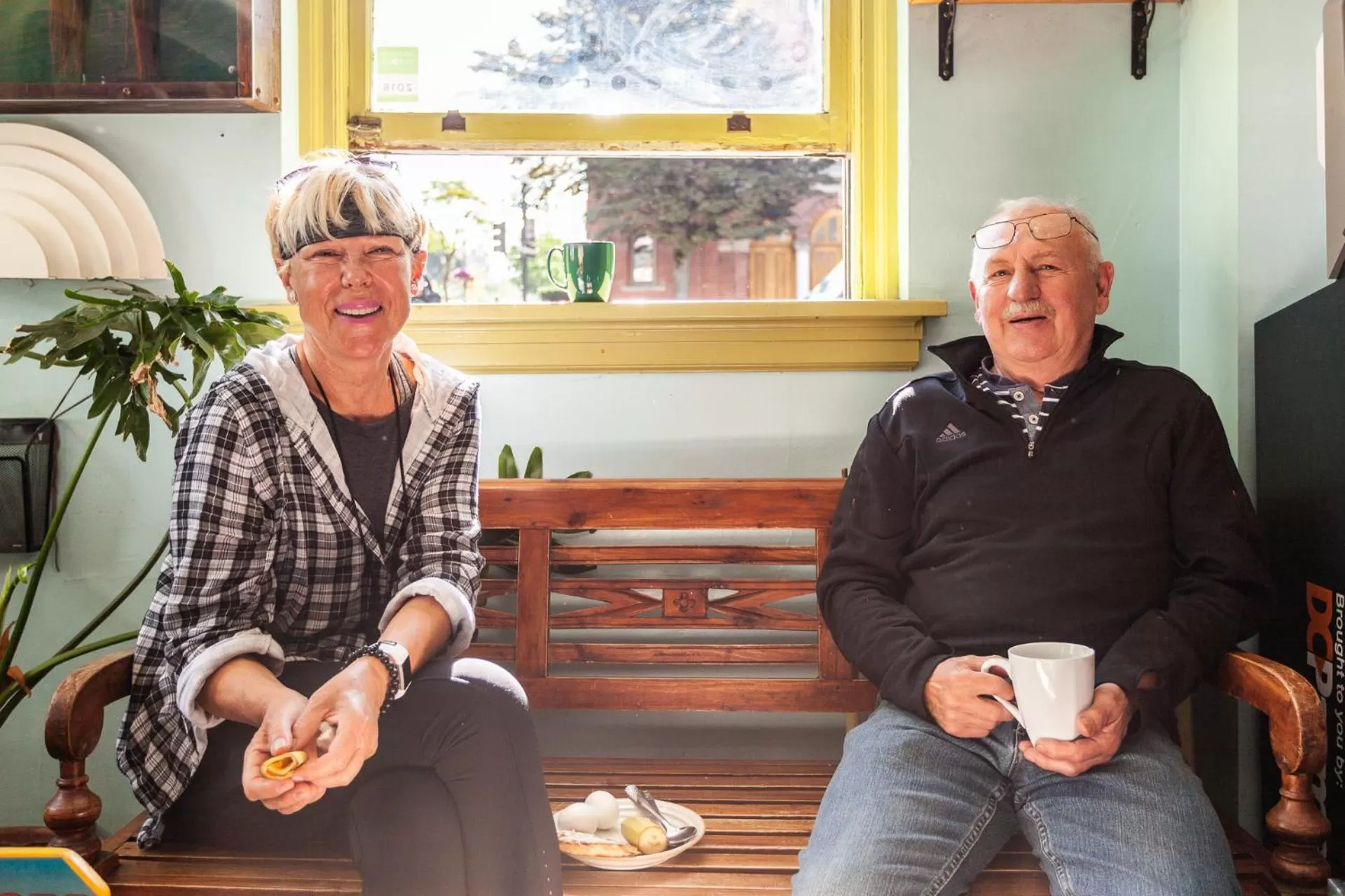 People in Ocean Island Inn | Backpackers | Suites