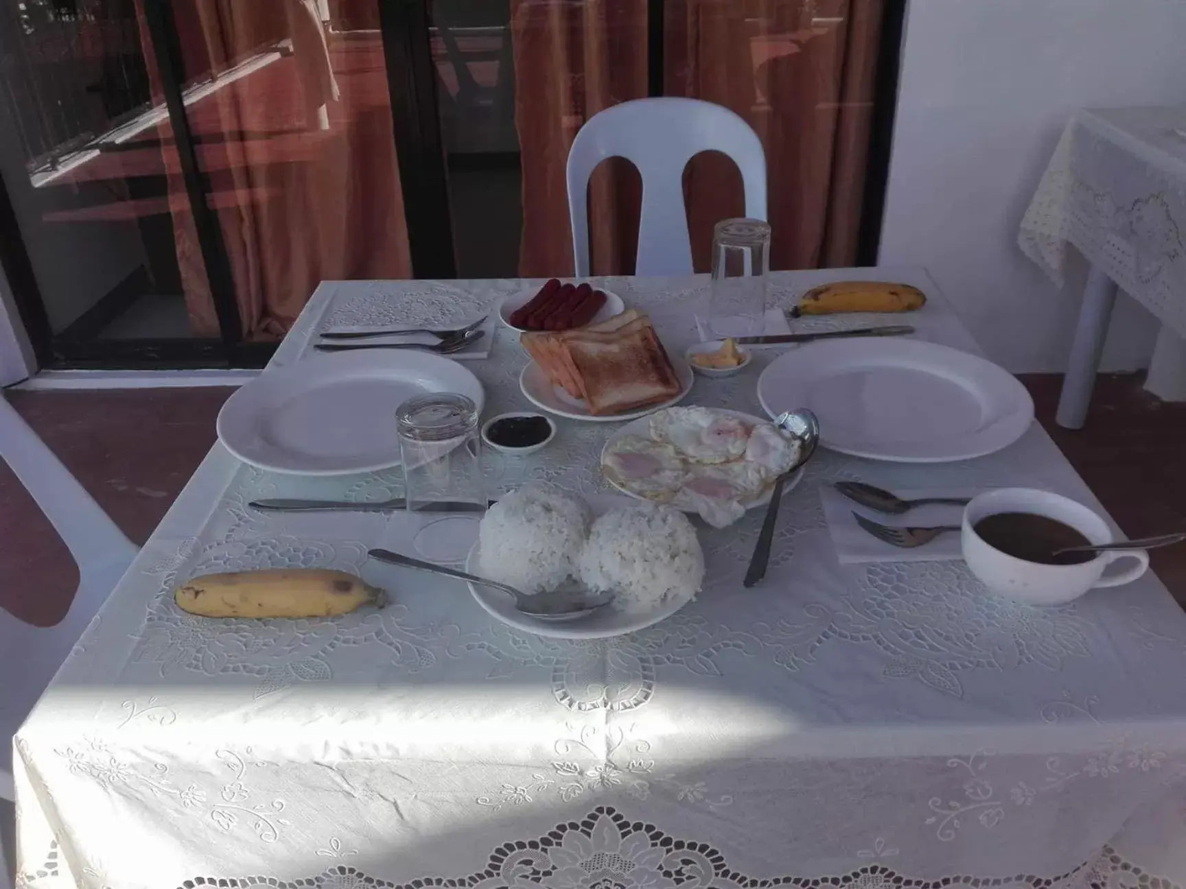 Continental breakfast in Luna Oslob Travellers Inn