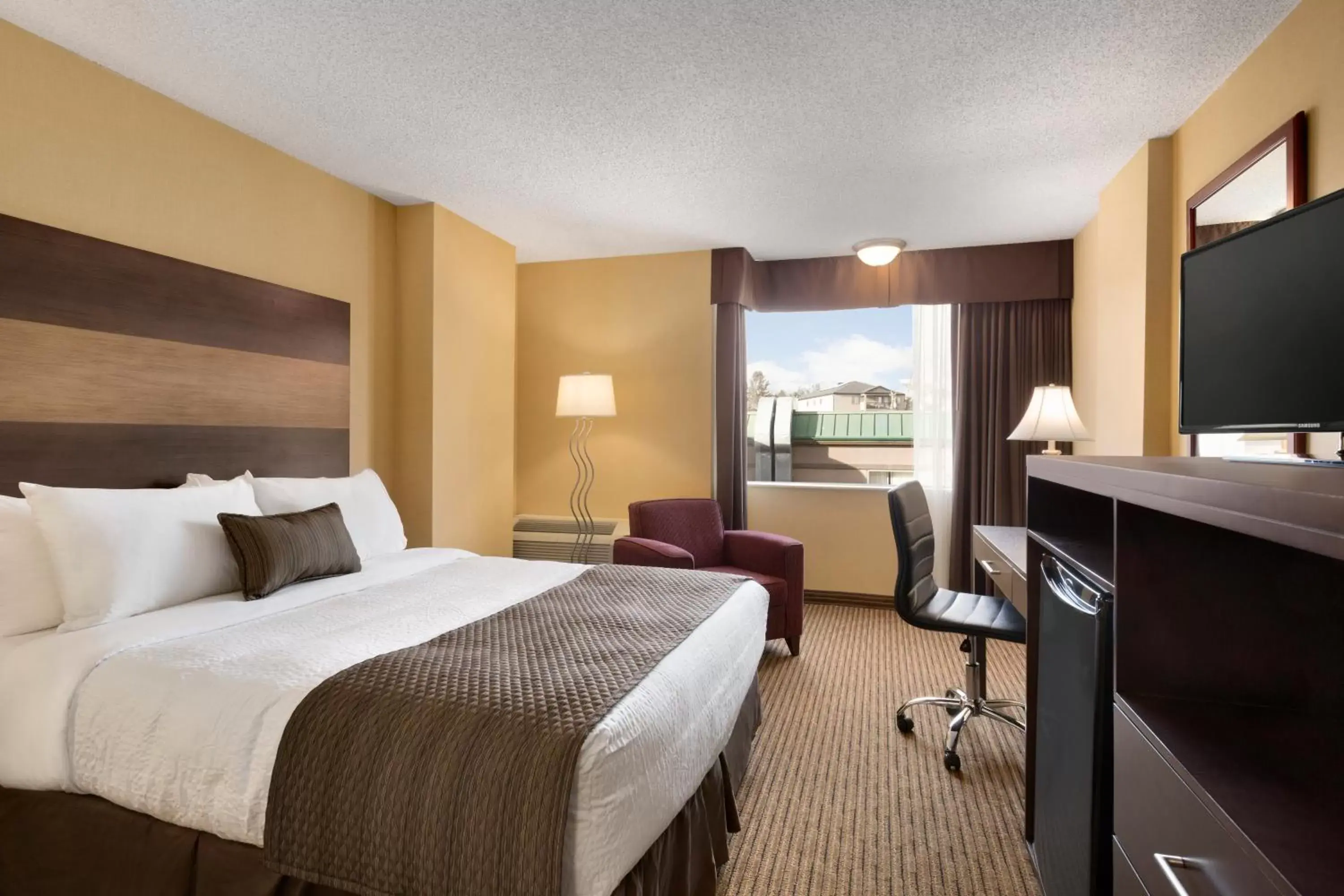 Bedroom in Days Inn by Wyndham Calgary South