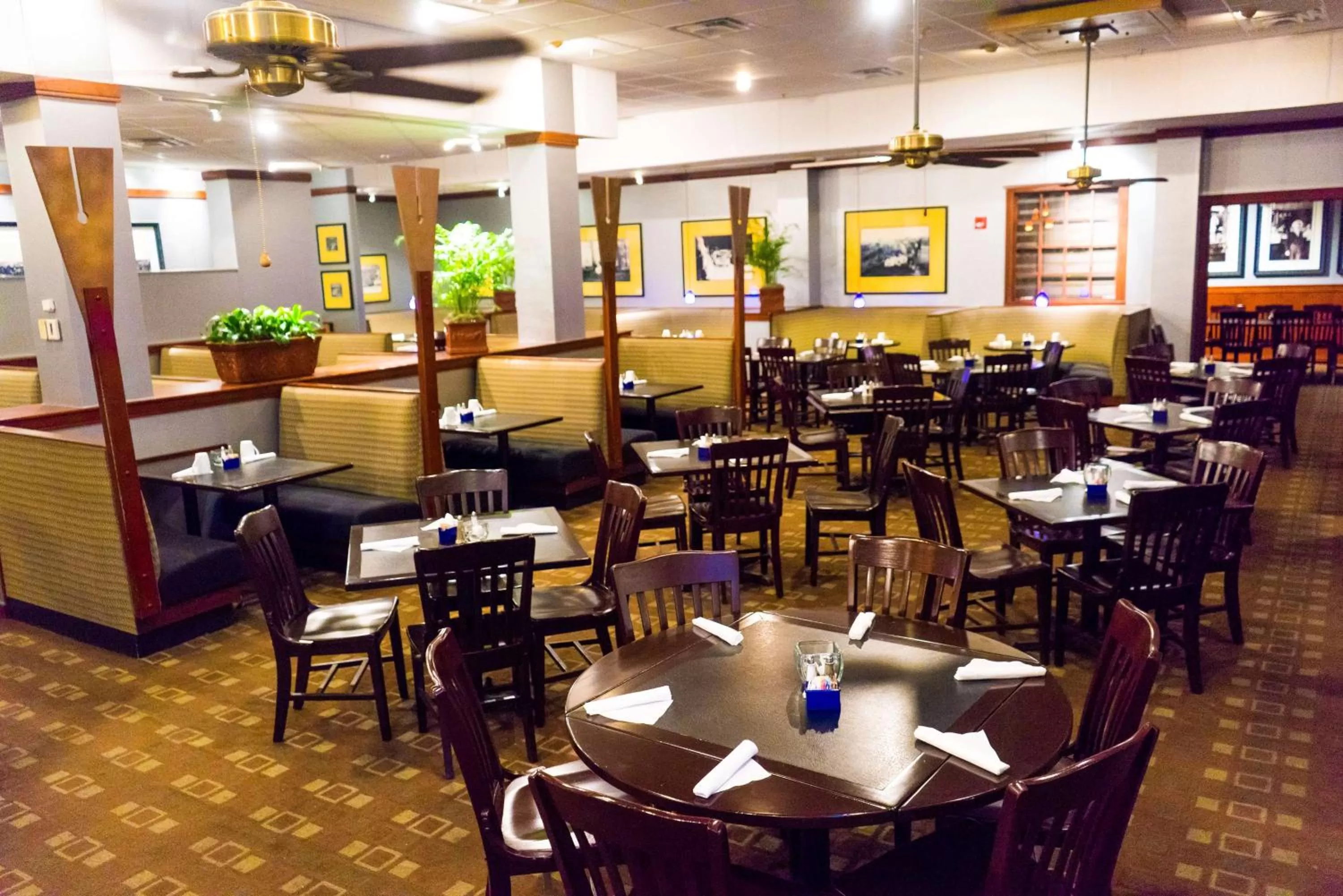 Restaurant/places to eat in DoubleTree by Hilton Hotel Tallahassee