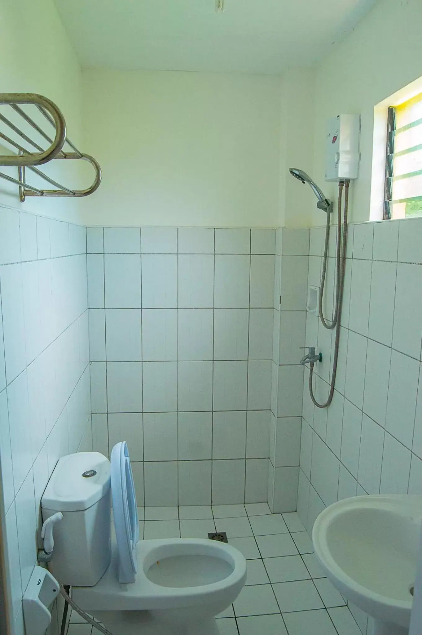 Bathroom in Moalboal Tropics