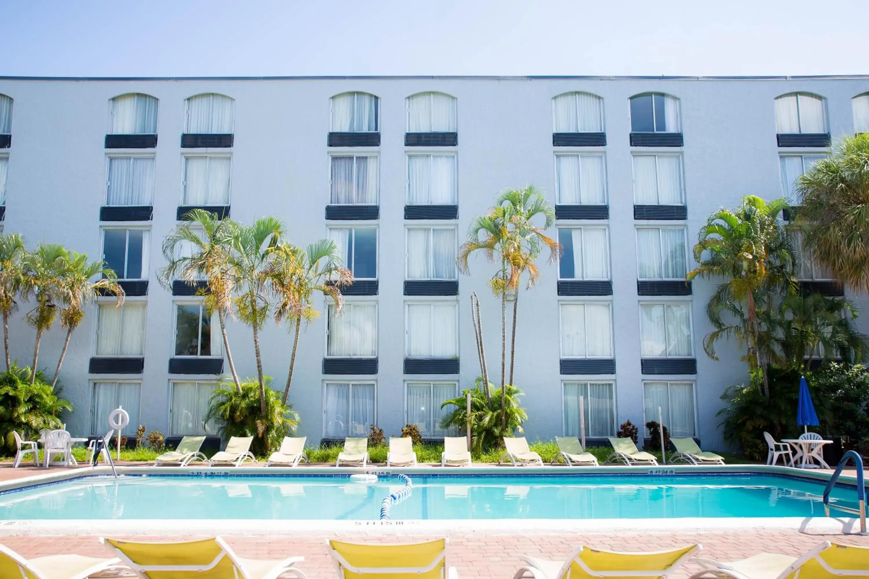 Swimming pool, Property Building in Plaza Hotel Fort Lauderdale