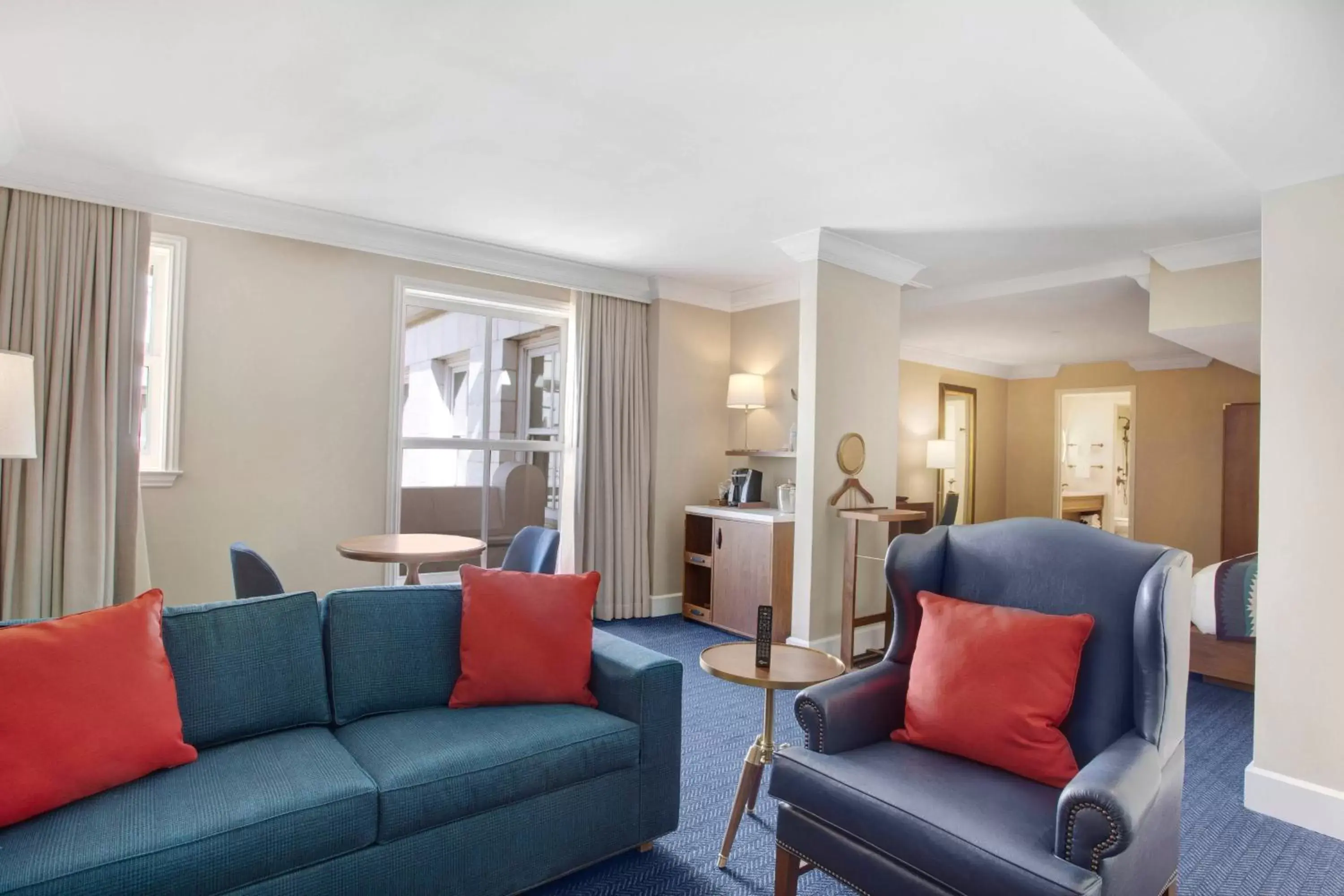 Living room, Seating Area in Hotel Paso Del Norte, Autograph Collection