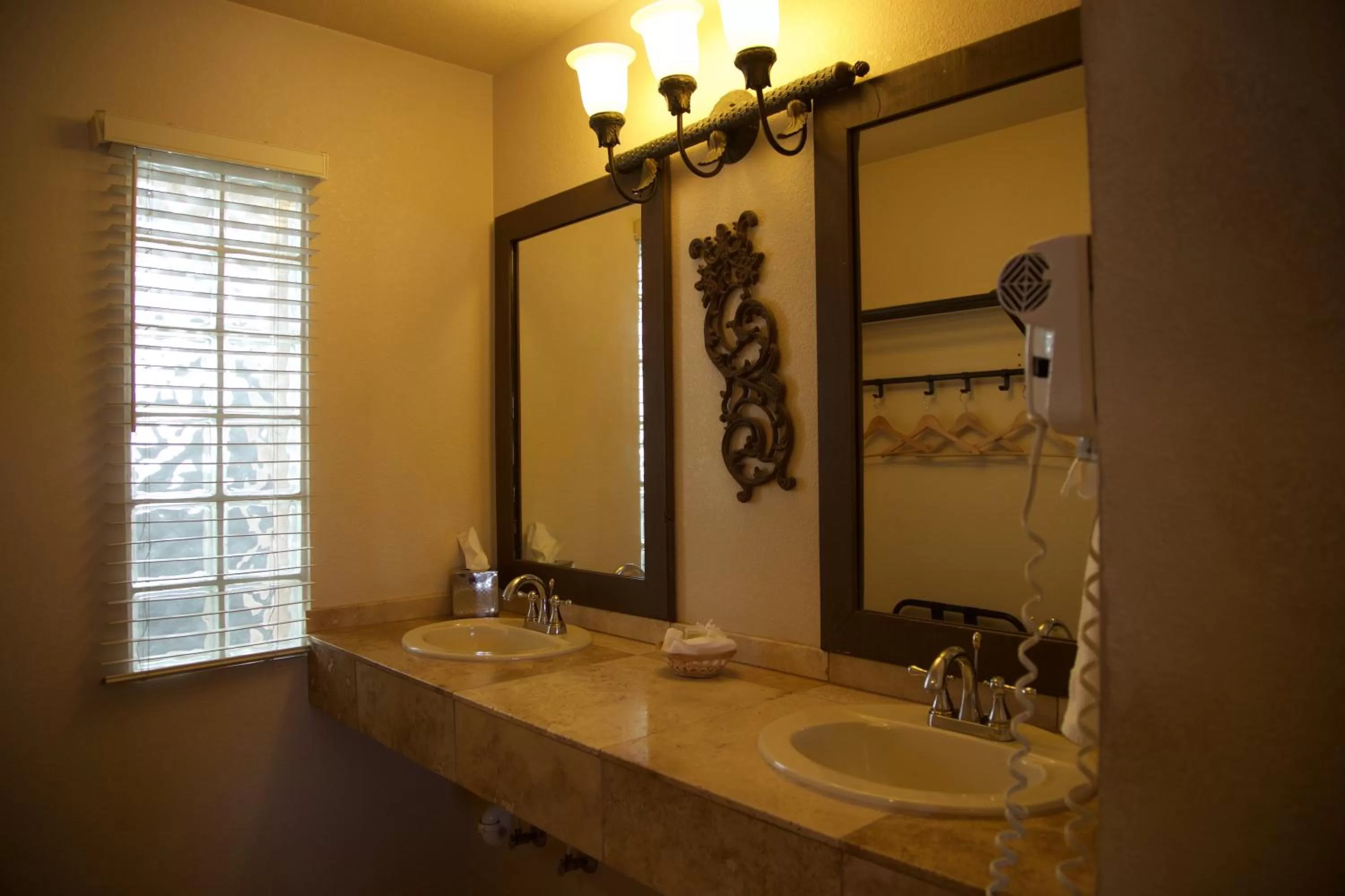 Bathroom in The Lodge on Route 66