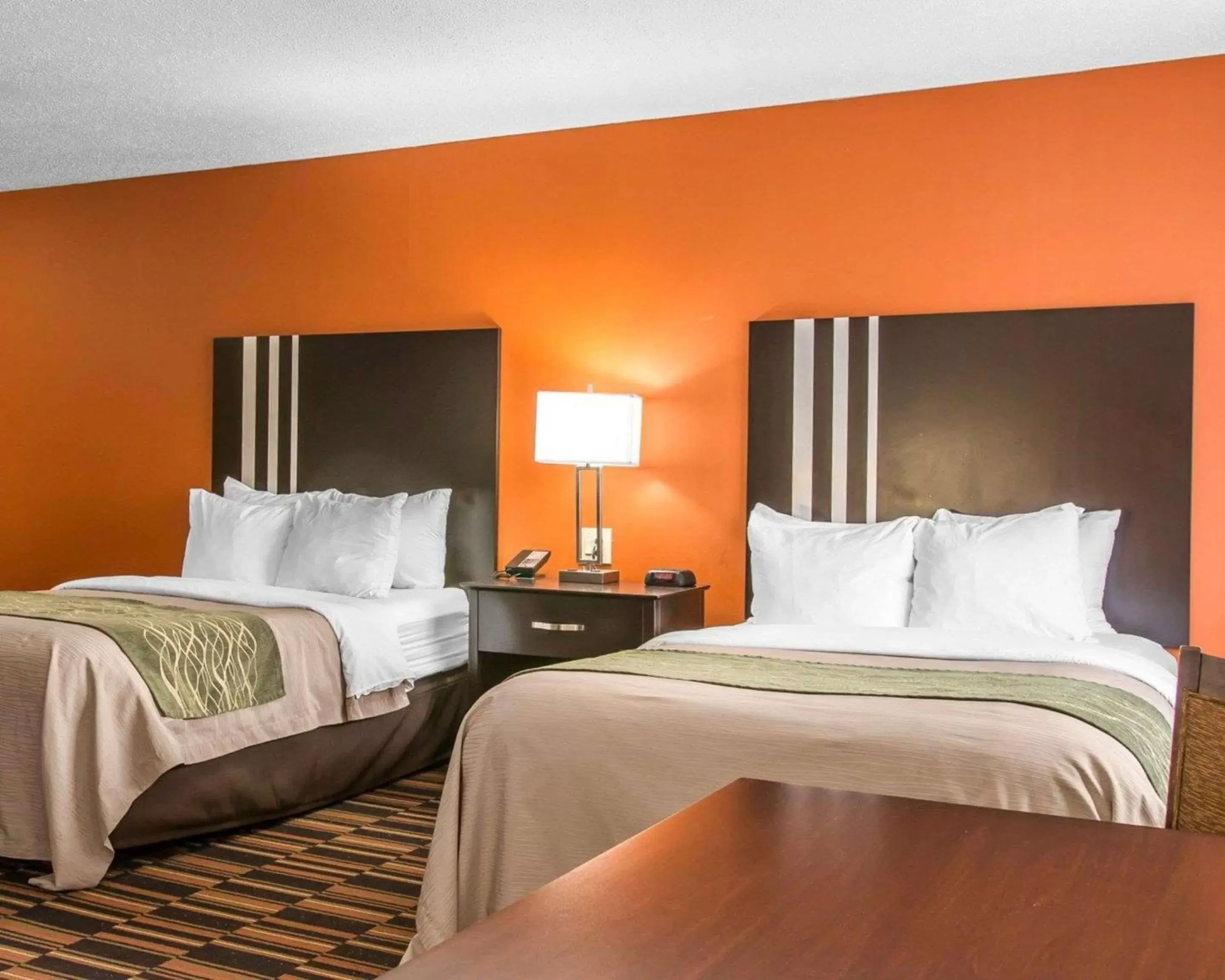 Photo of the whole room, Bed in Comfort Inn Maumee - Perrysburg Area