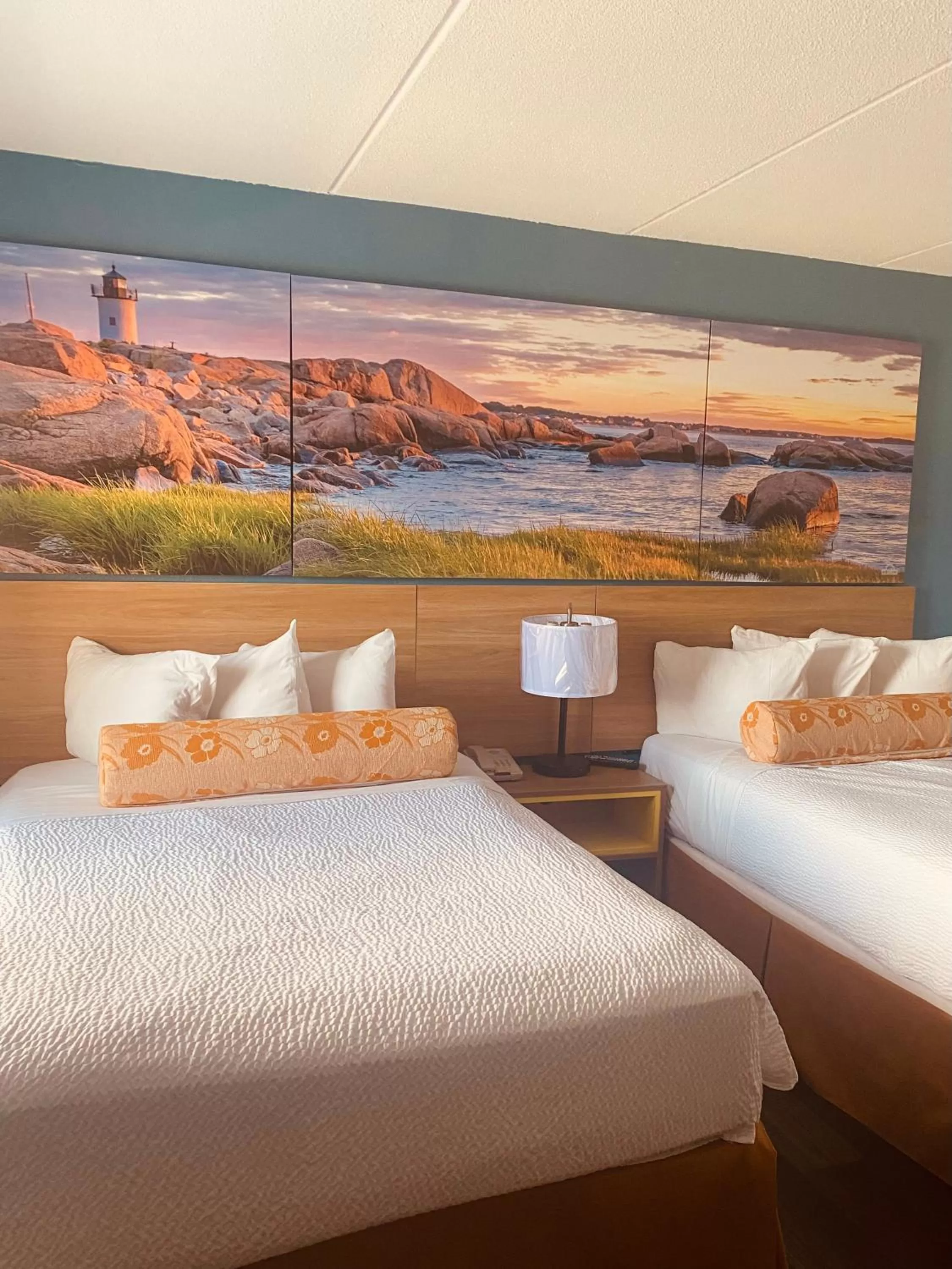 Bed in Days Inn by Wyndham Queensbury/Lake George